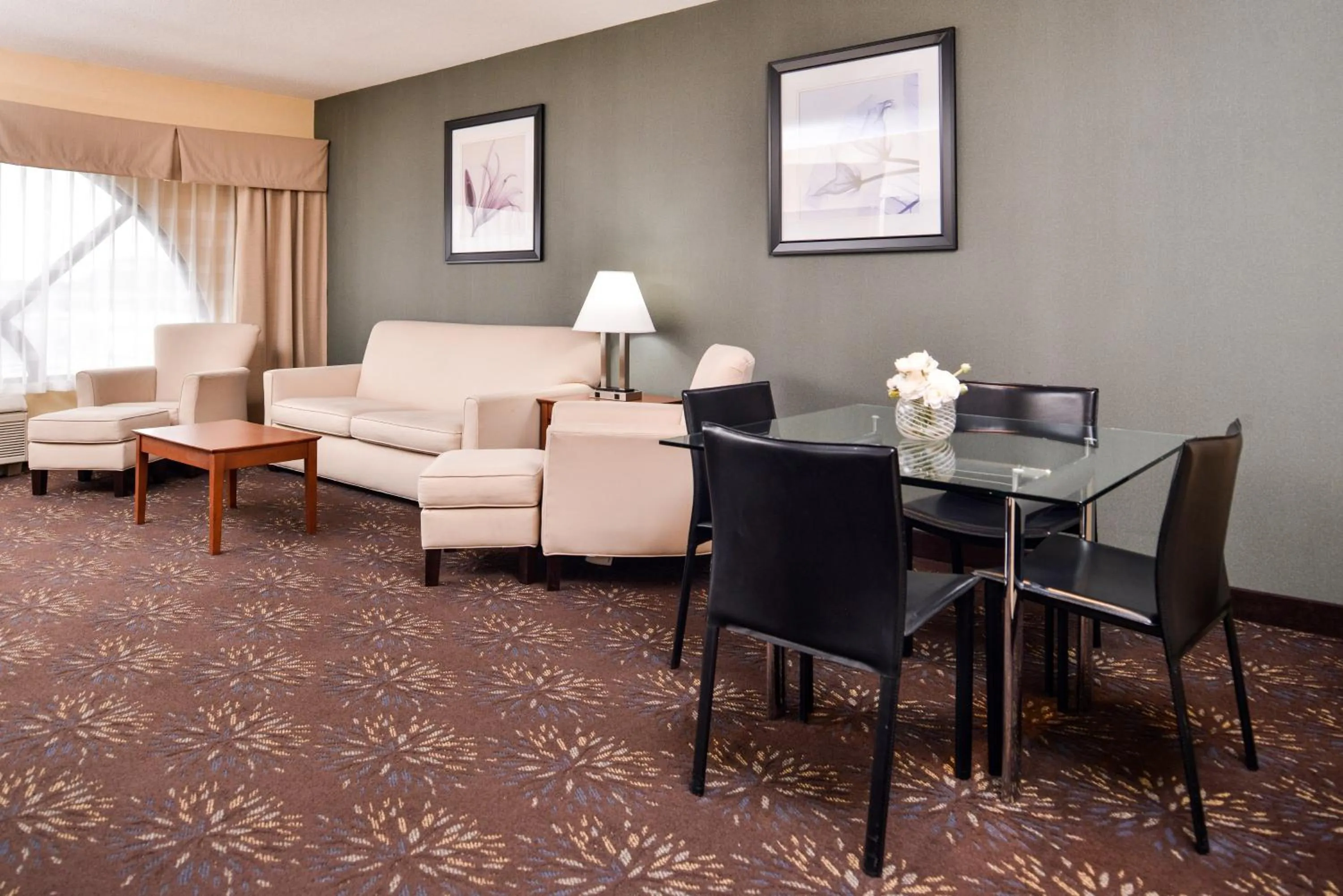 Photo of the whole room in Holiday Inn Express Hotel & Suites West Chester by IHG