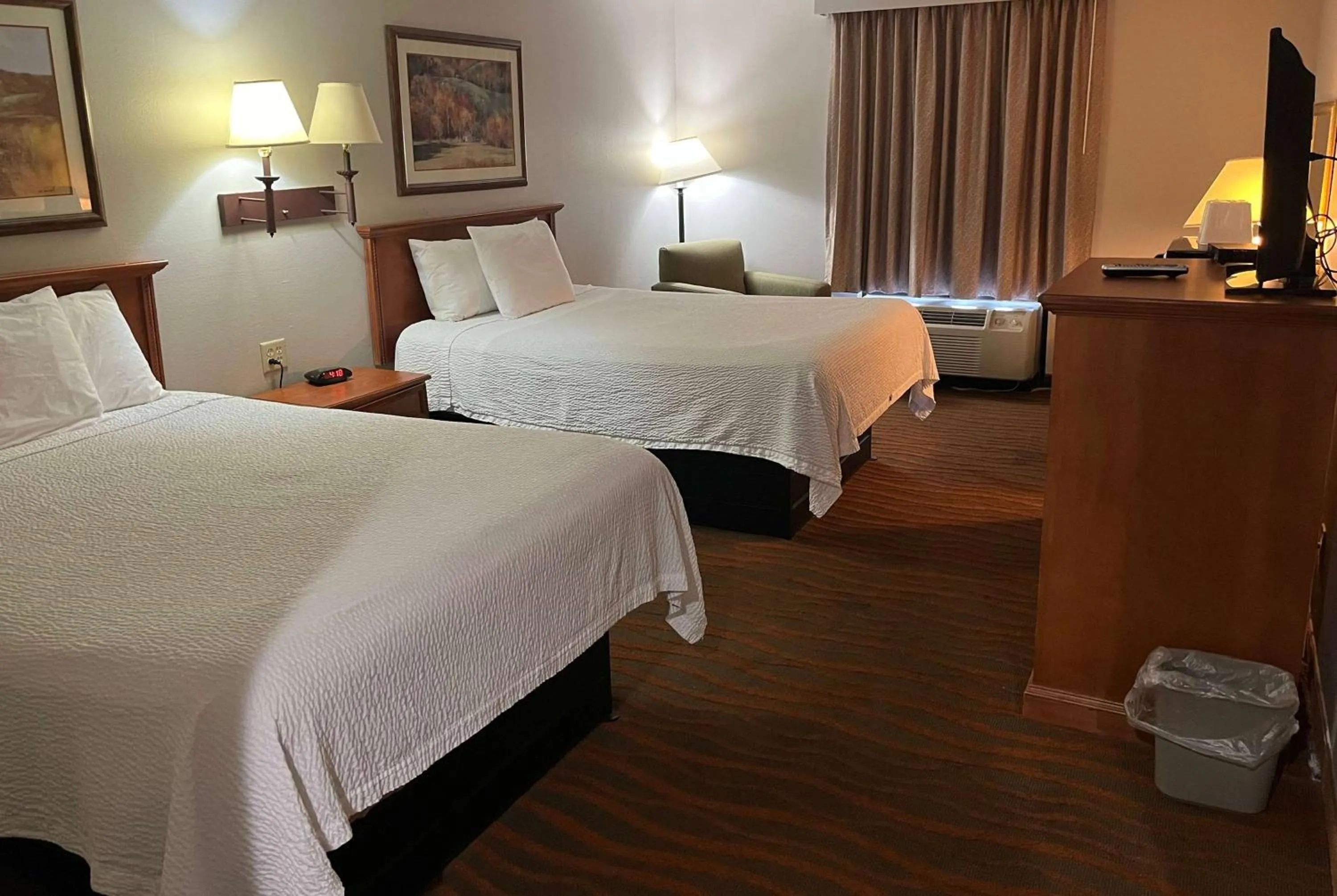 Photo of the whole room, Bed in Days Inn & Suites by Wyndham Cuba