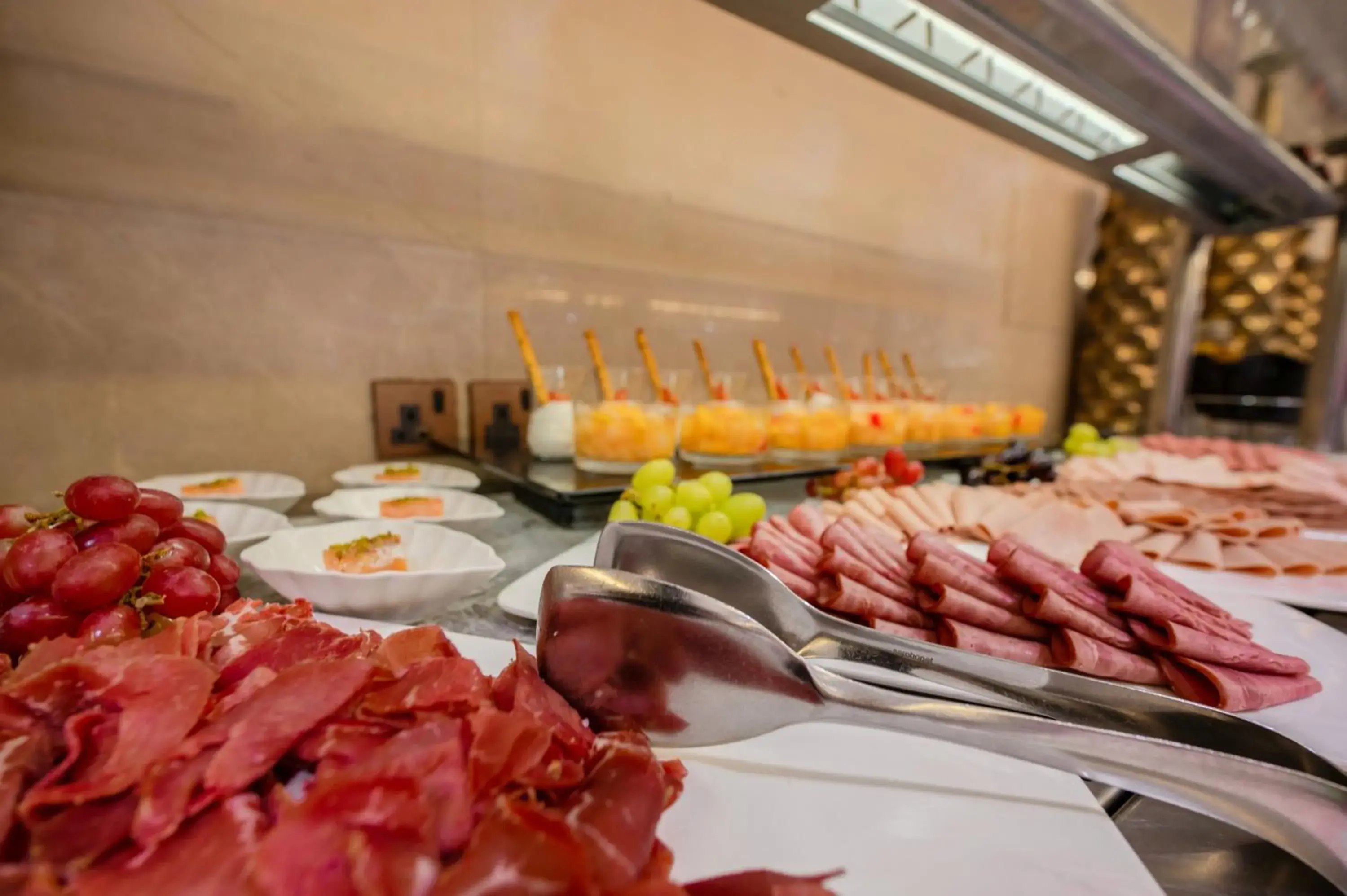 Restaurant/places to eat in Maysan Al Harithia Hotel Restaurant/places to eat in Maysan Al Harithia Hotel