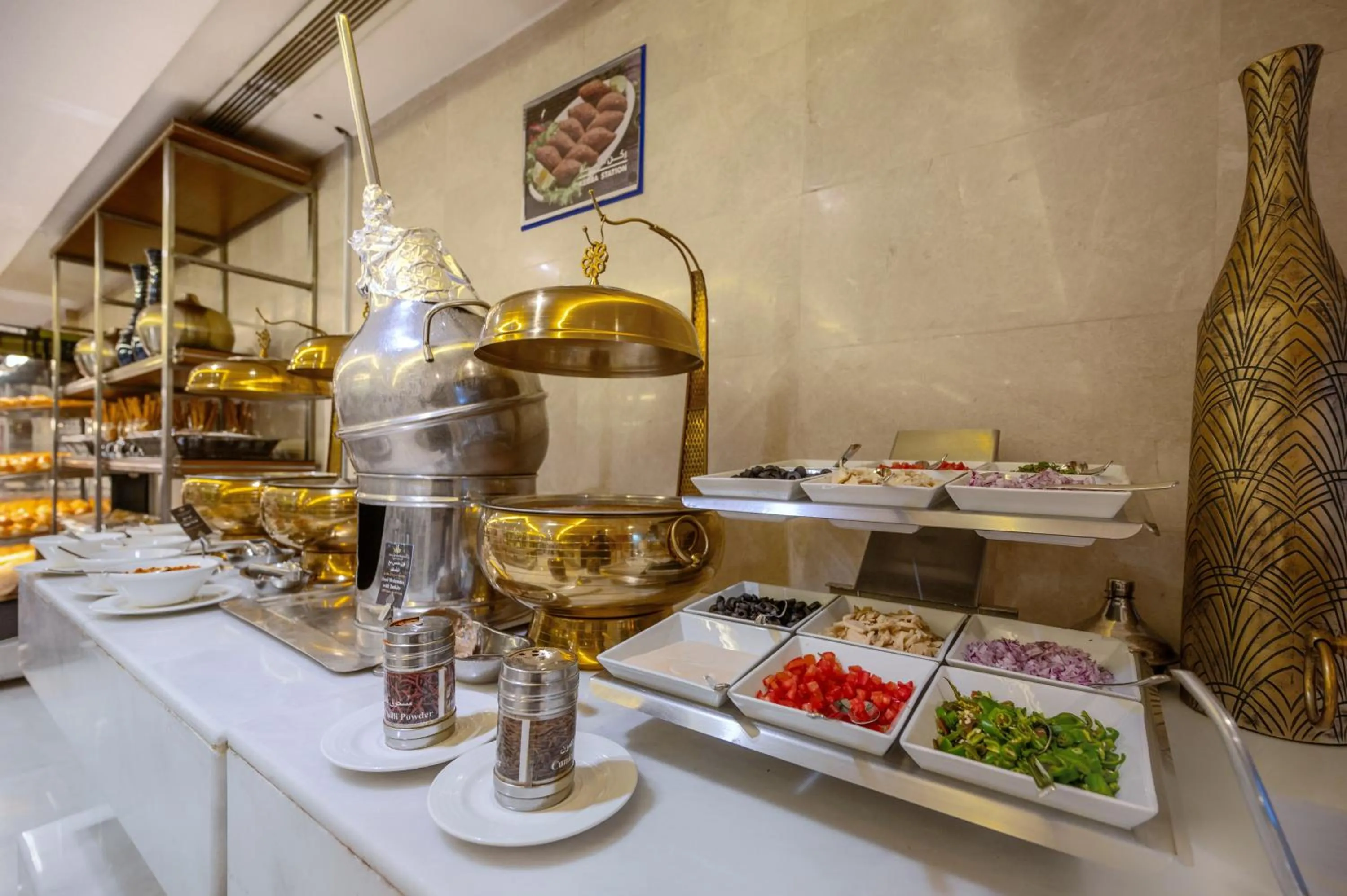 Restaurant/places to eat in Maysan Al Harithia Hotel