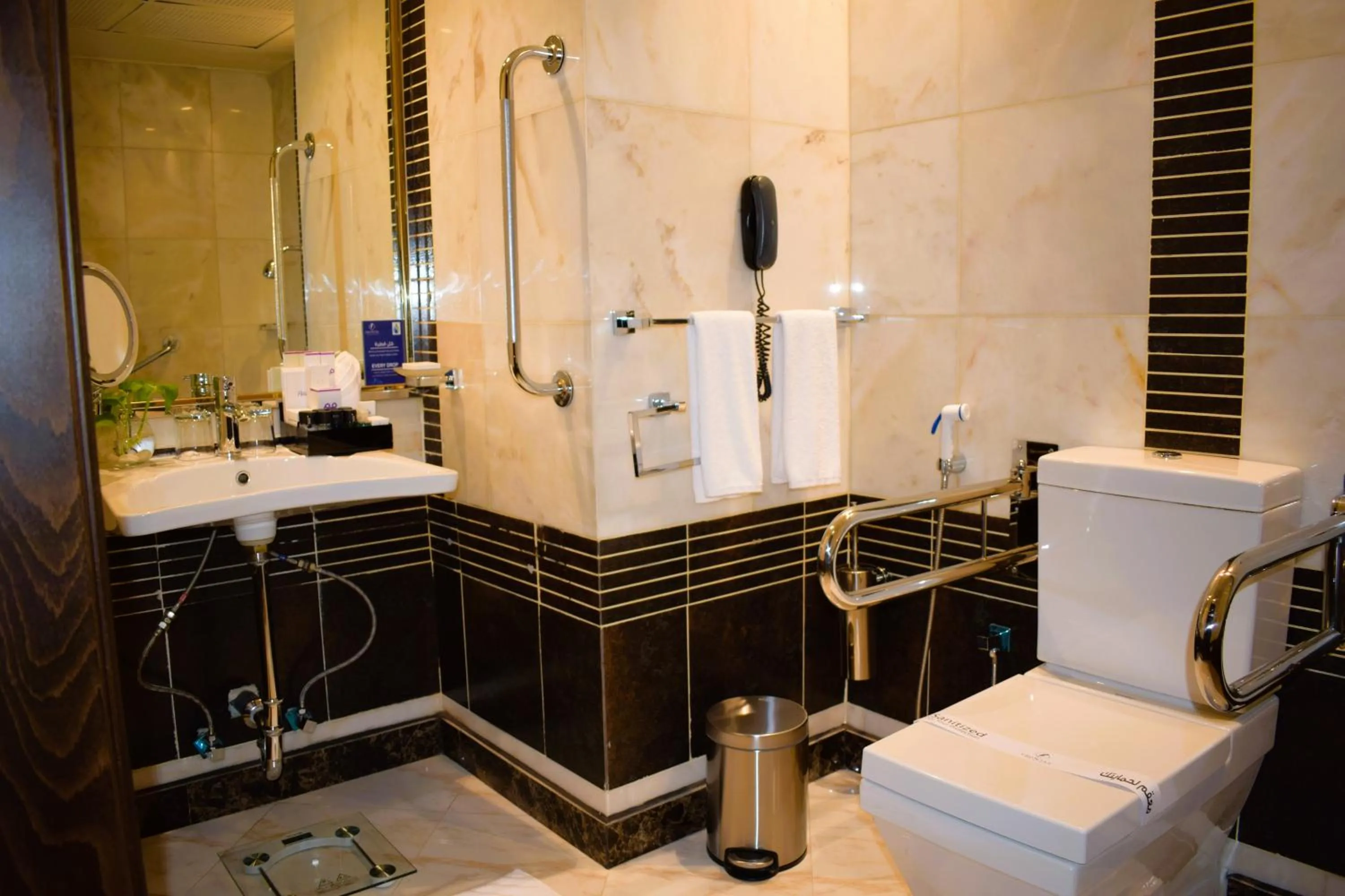 Bathroom in Maysan Al Harithia Hotel