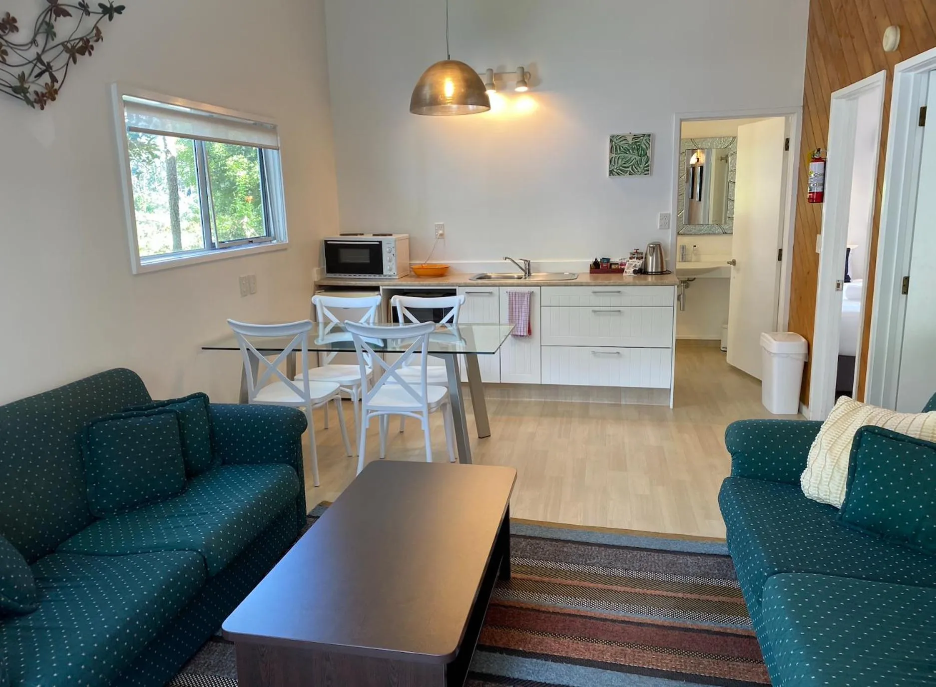 Colonial House Motel