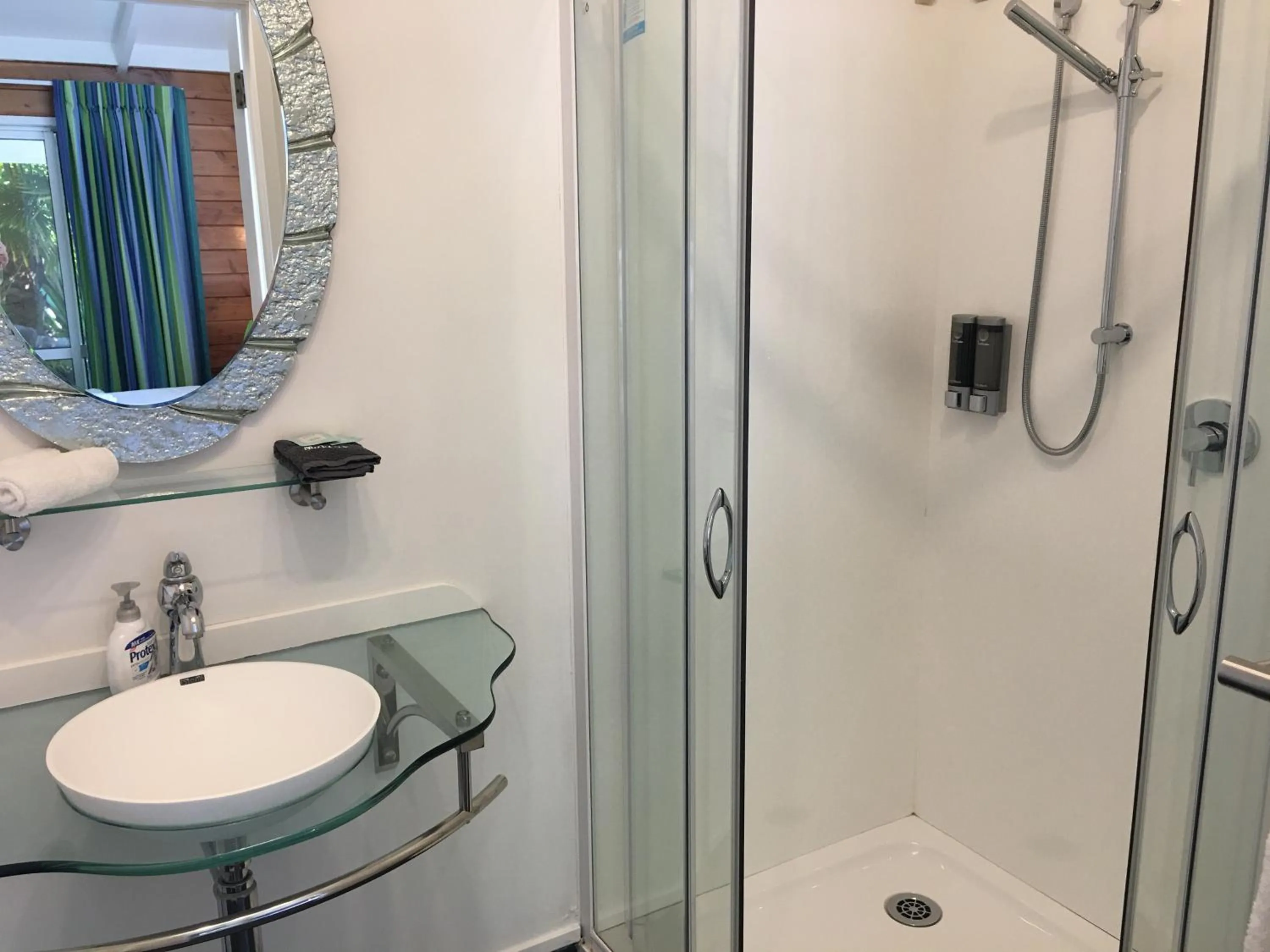 Colonial House Motel