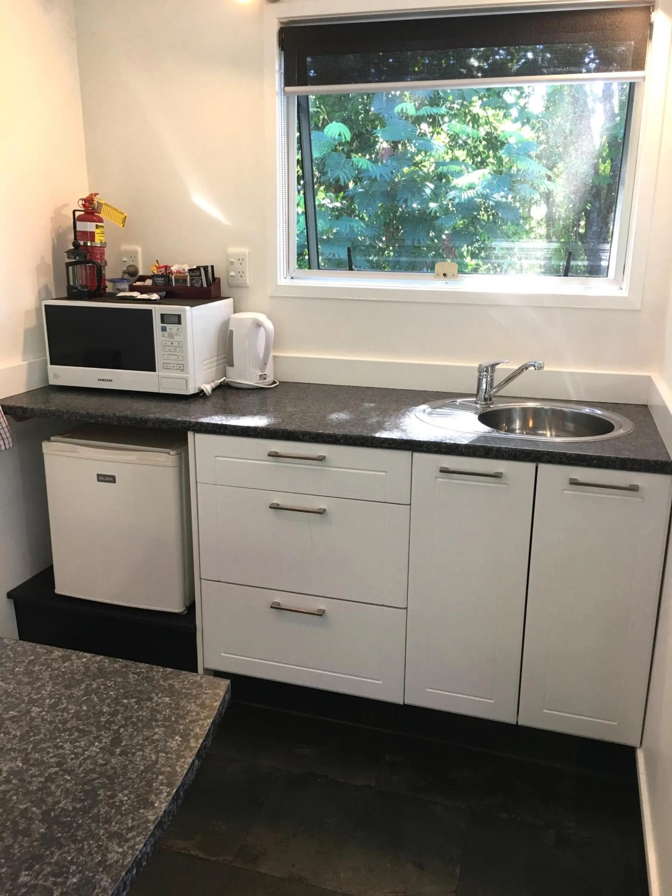 Colonial House Motel