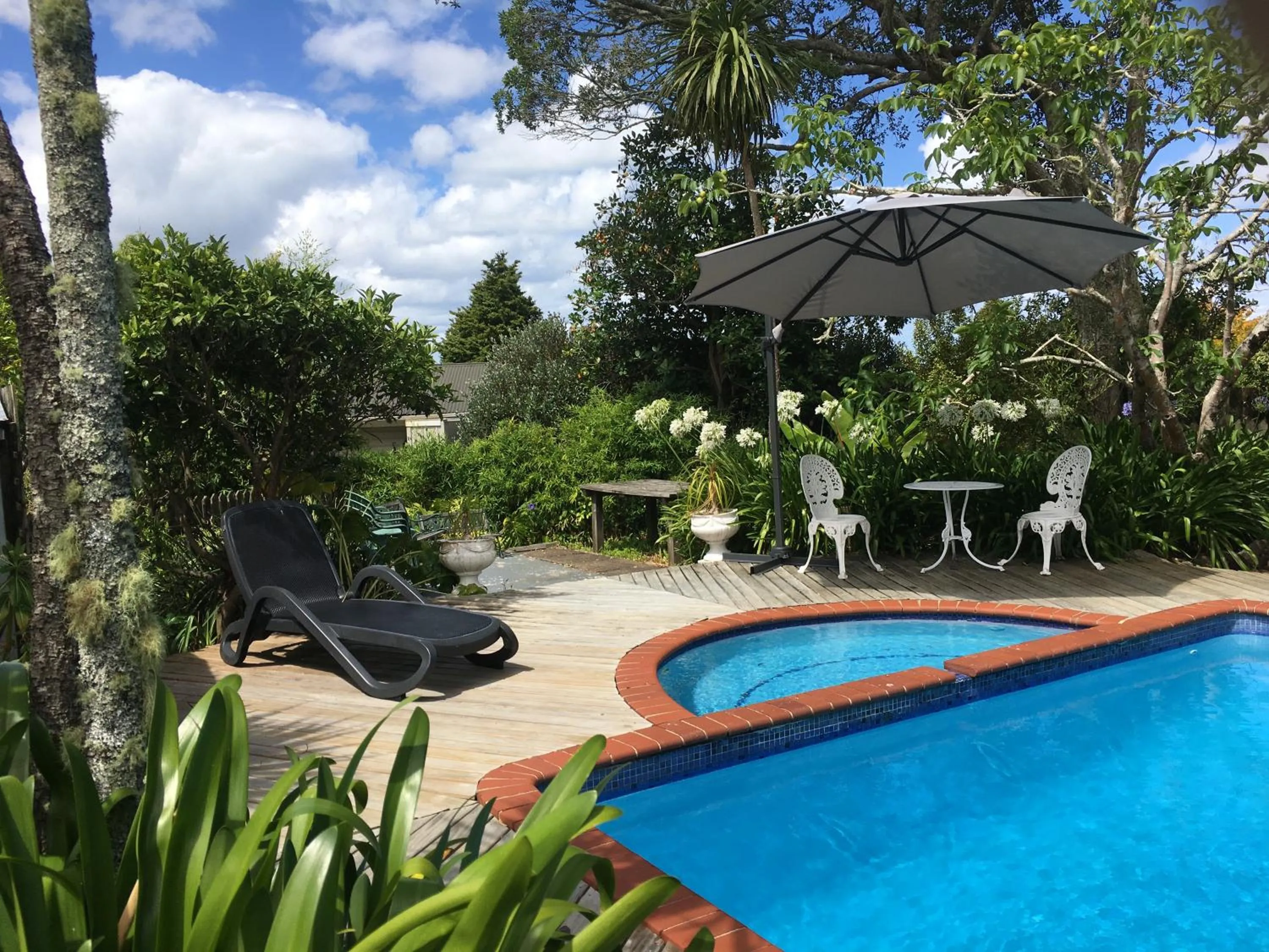 Colonial House Motel