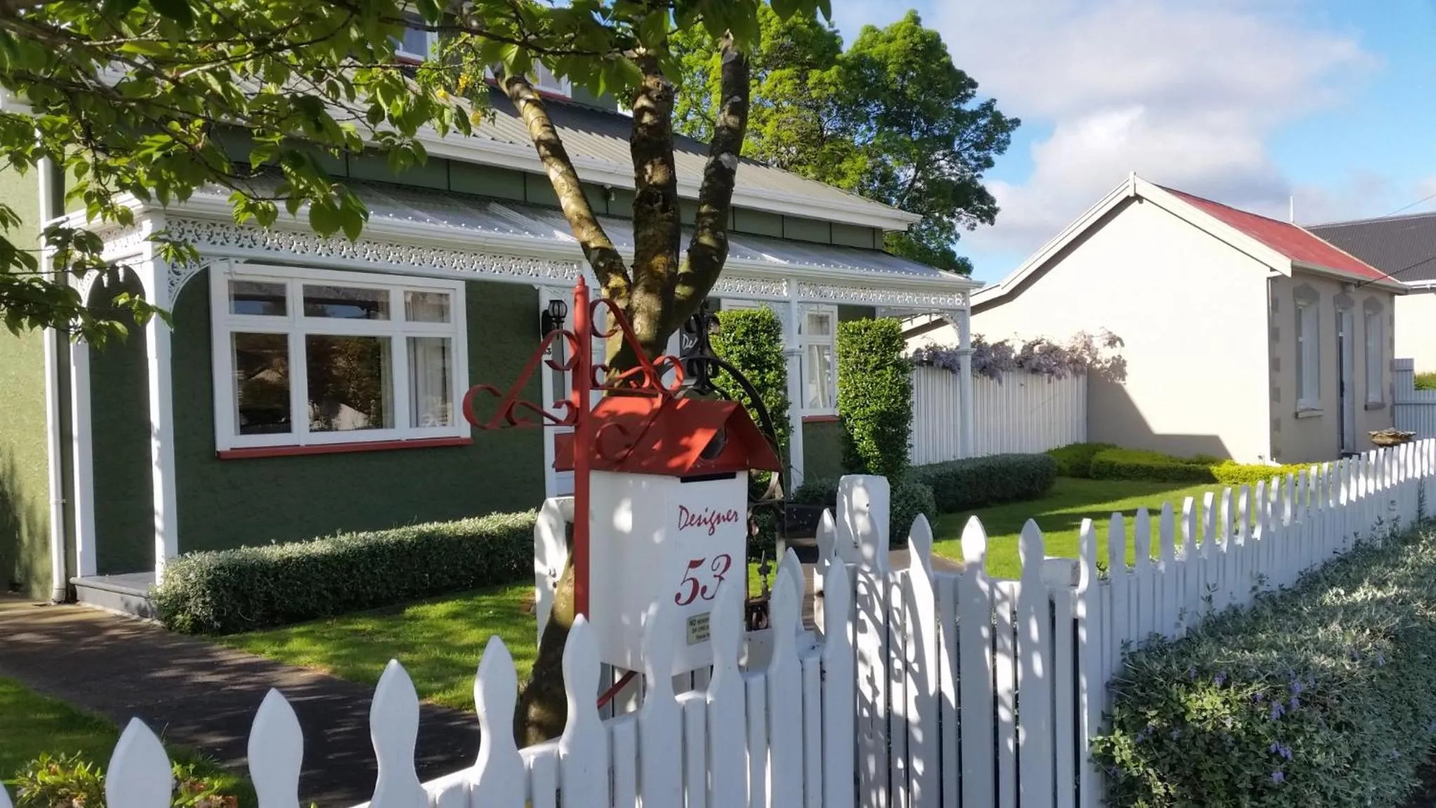 Facade/entrance in Designer Cottage