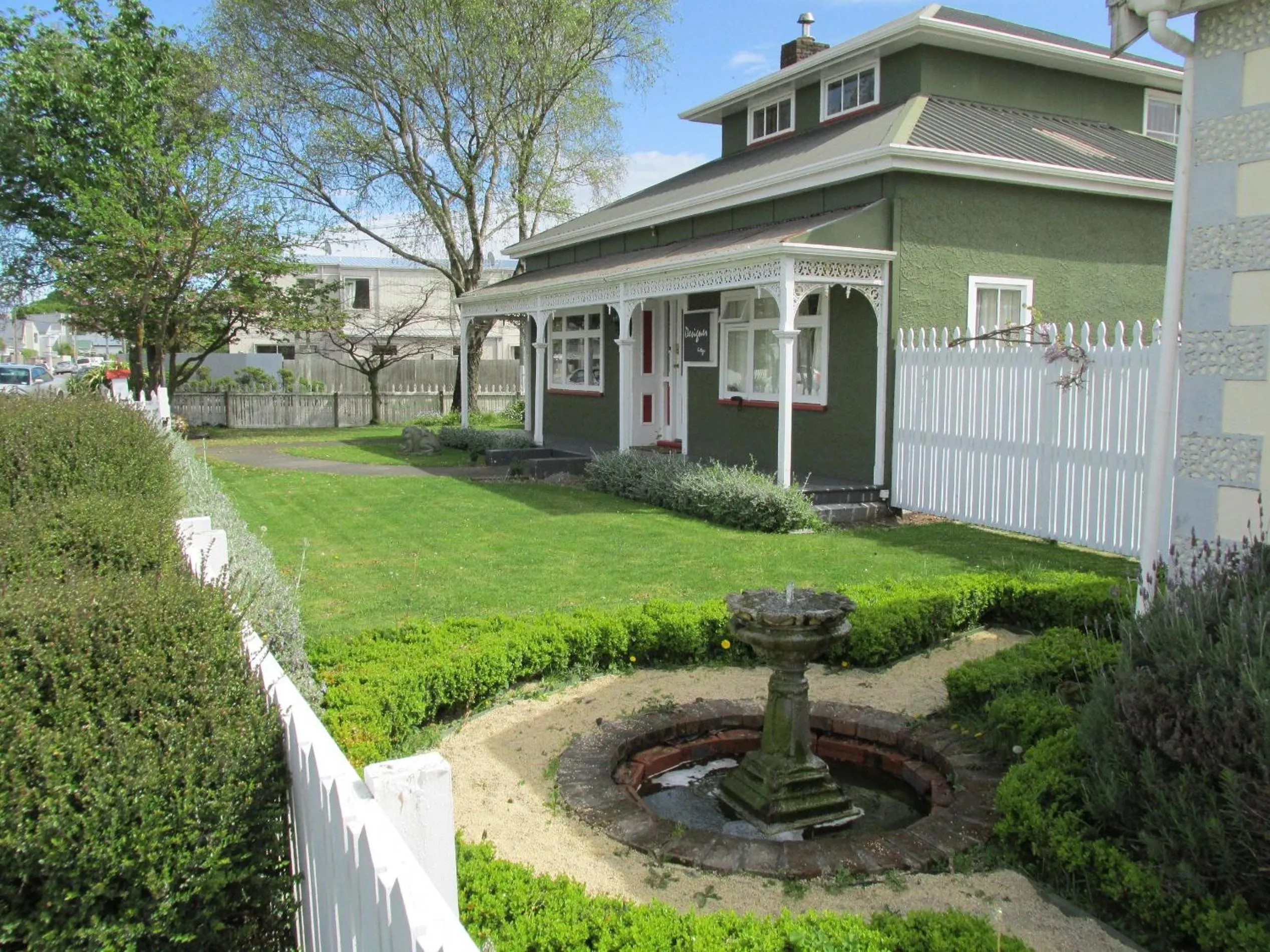 Facade/entrance in Designer Cottage