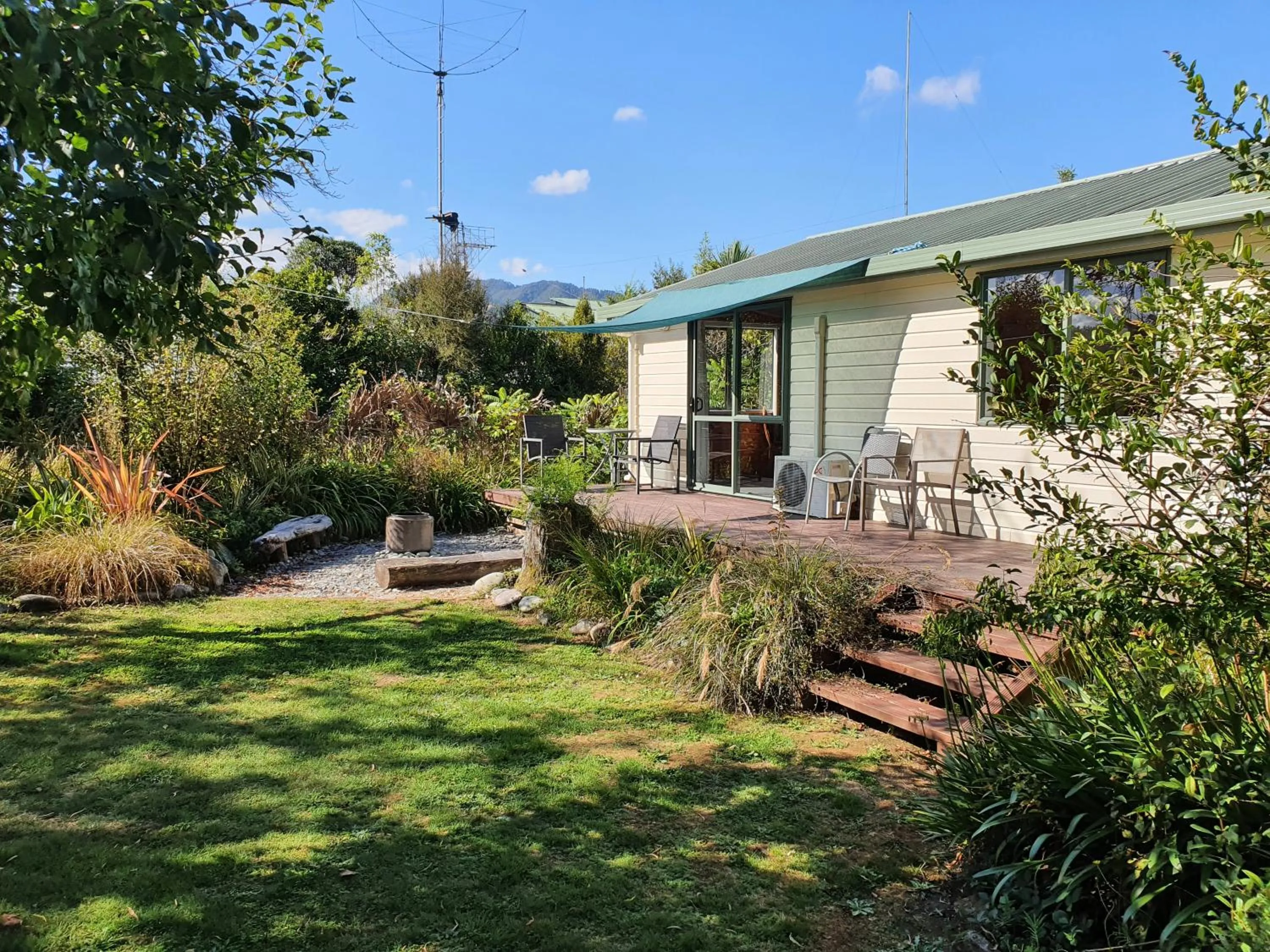 Tui Two-Bedroom Cottage in Off The Beaten Trail Acc & Bike Tours