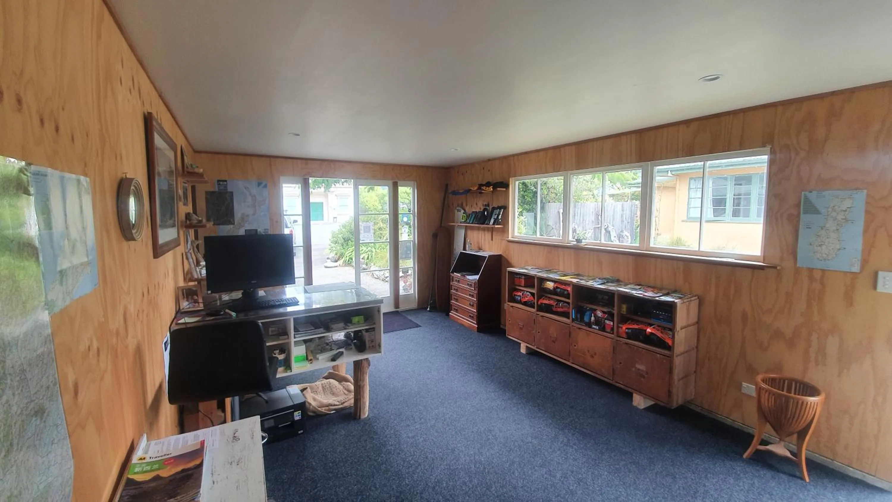 Lobby or reception in Off The Beaten Trail Acc & Bike Tours