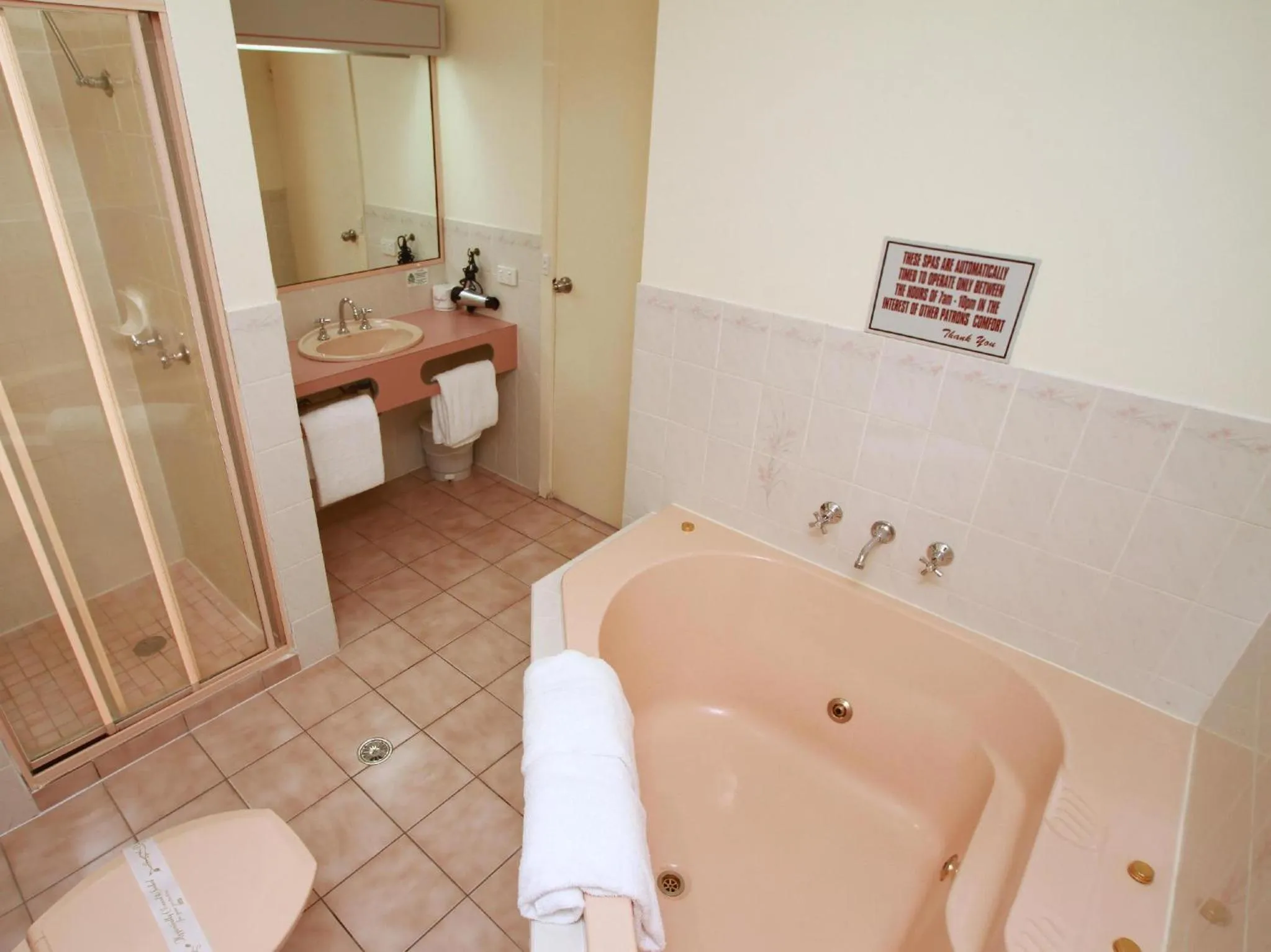 Bathroom in Twofold Bay Motor Inn
