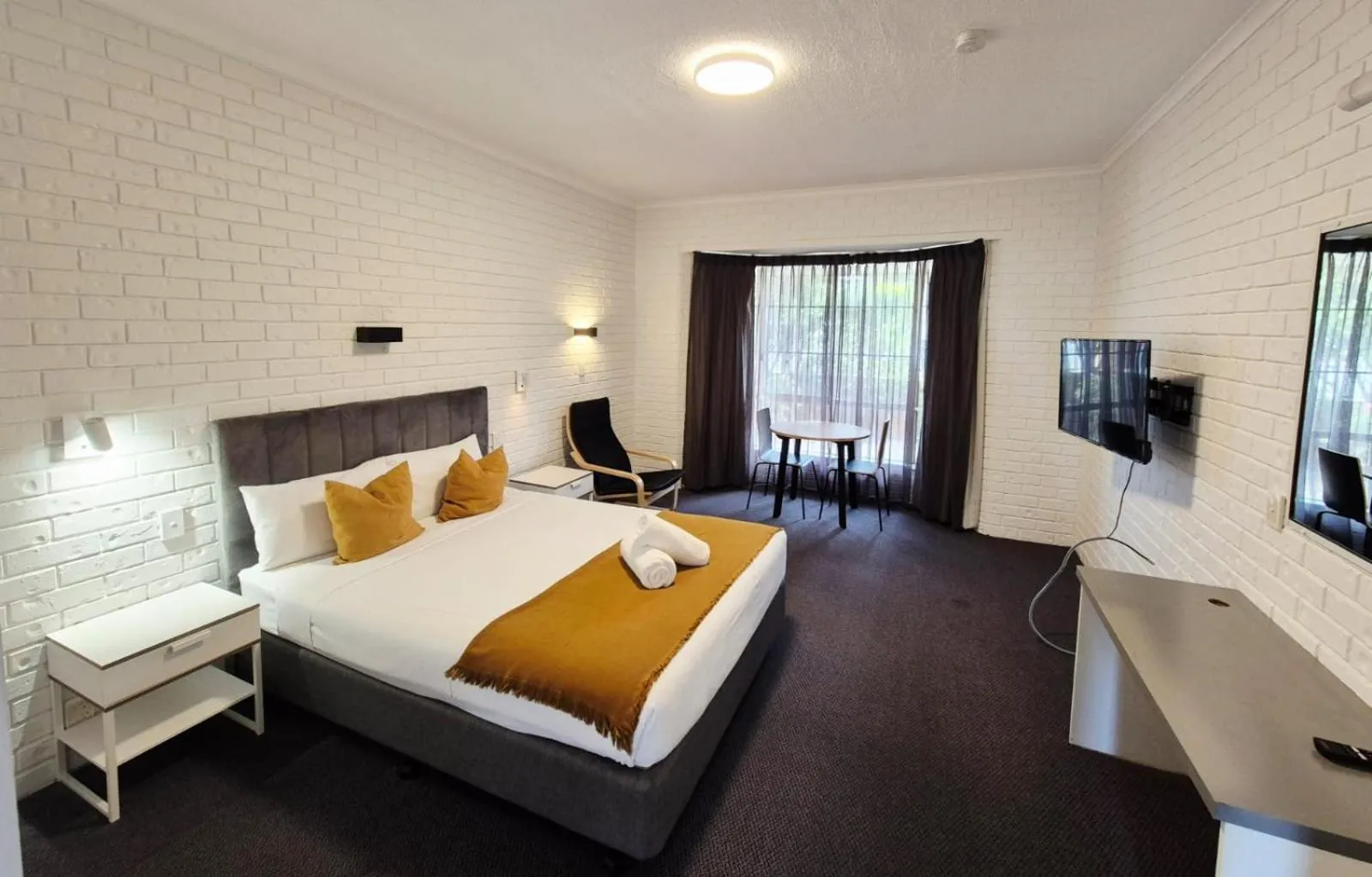 Bedroom, Bed in Twofold Bay Motor Inn