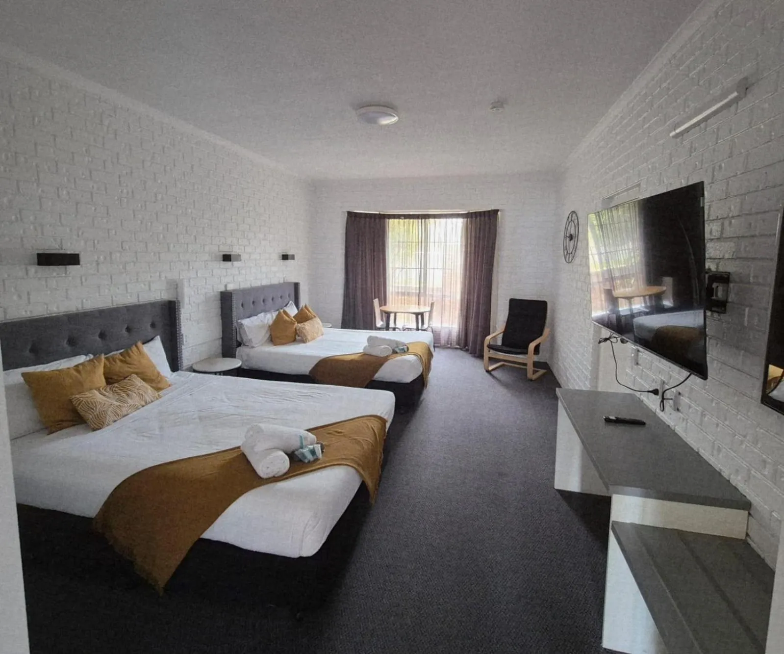 Bedroom, Bed in Twofold Bay Motor Inn