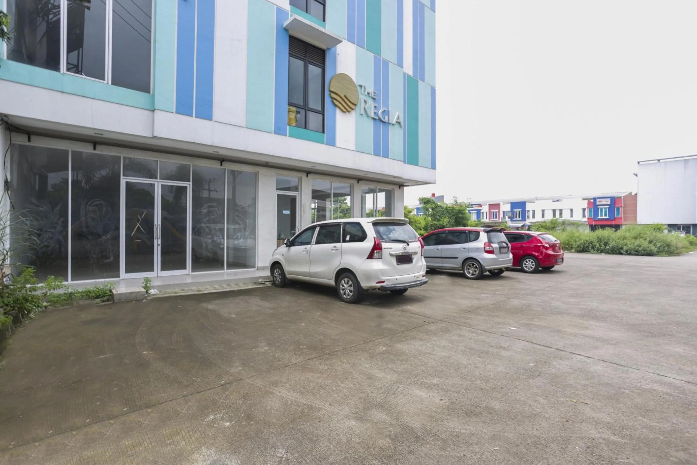Facade/entrance in Collection O Bekasi Timur Near Gedung Juang Formerly Regia Tambun