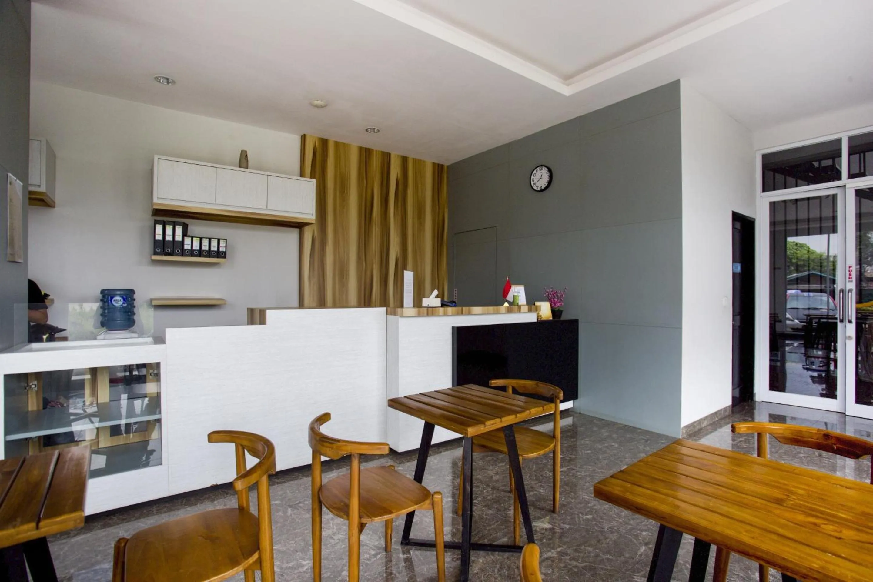 Lobby or reception in Collection O Bekasi Timur Near Gedung Juang Formerly Regia Tambun