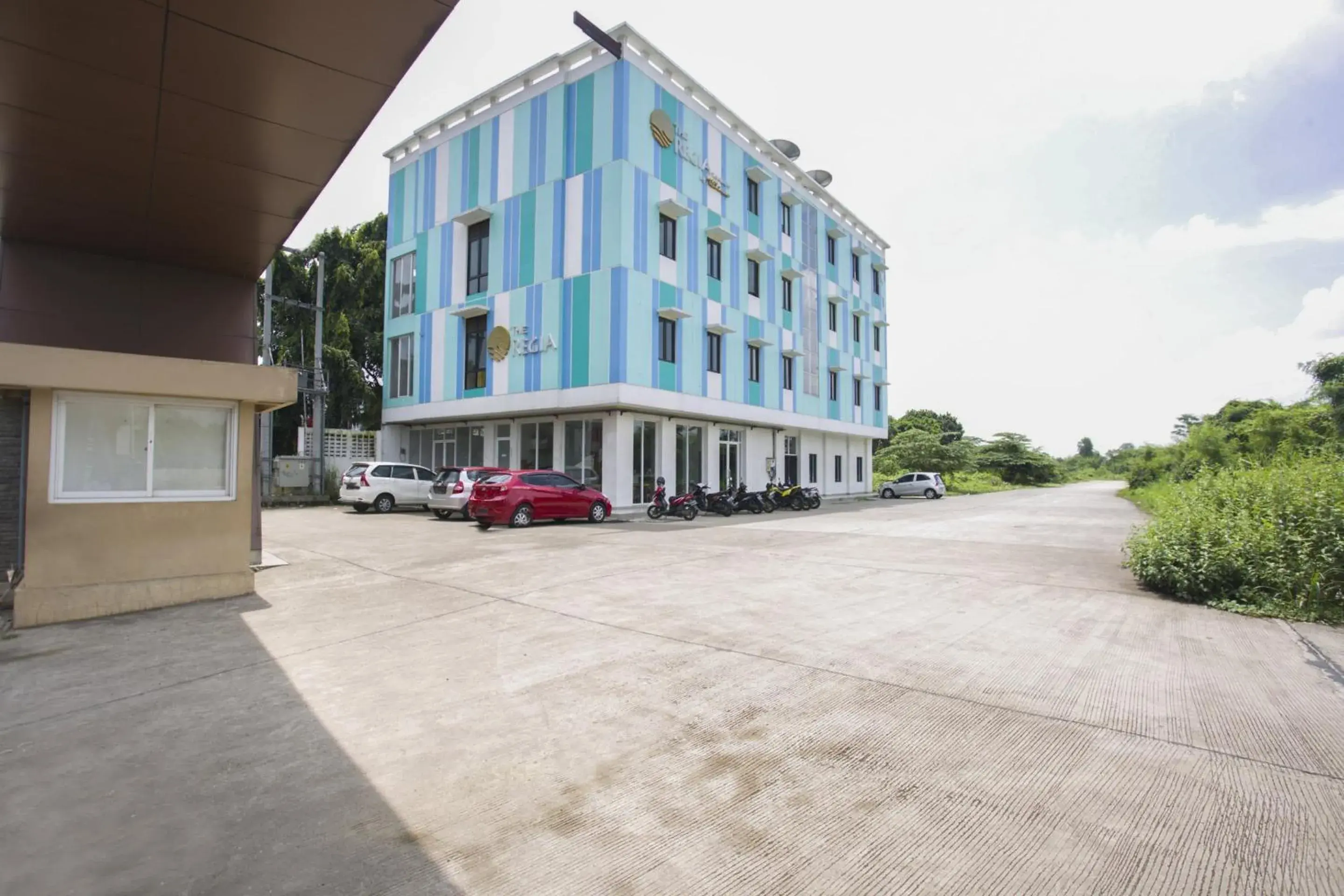 Facade/entrance in Collection O Bekasi Timur Near Gedung Juang Formerly Regia Tambun Facade/entrance in Collection O Bekasi Timur Near Gedung Juang Formerly Regia Tambun