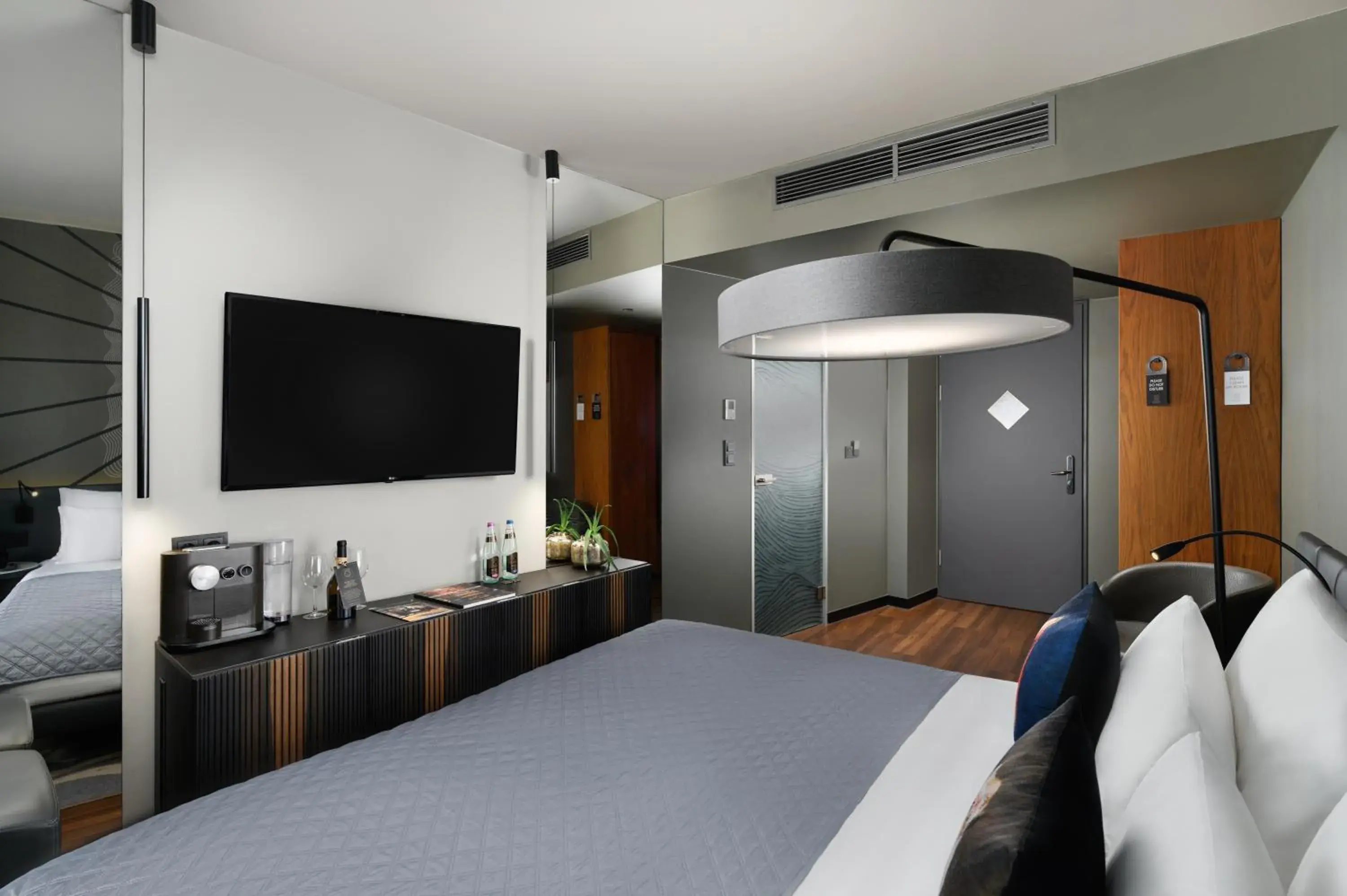 Bed, TV/Entertainment Center in Hotel Clark Budapest - Adults Only