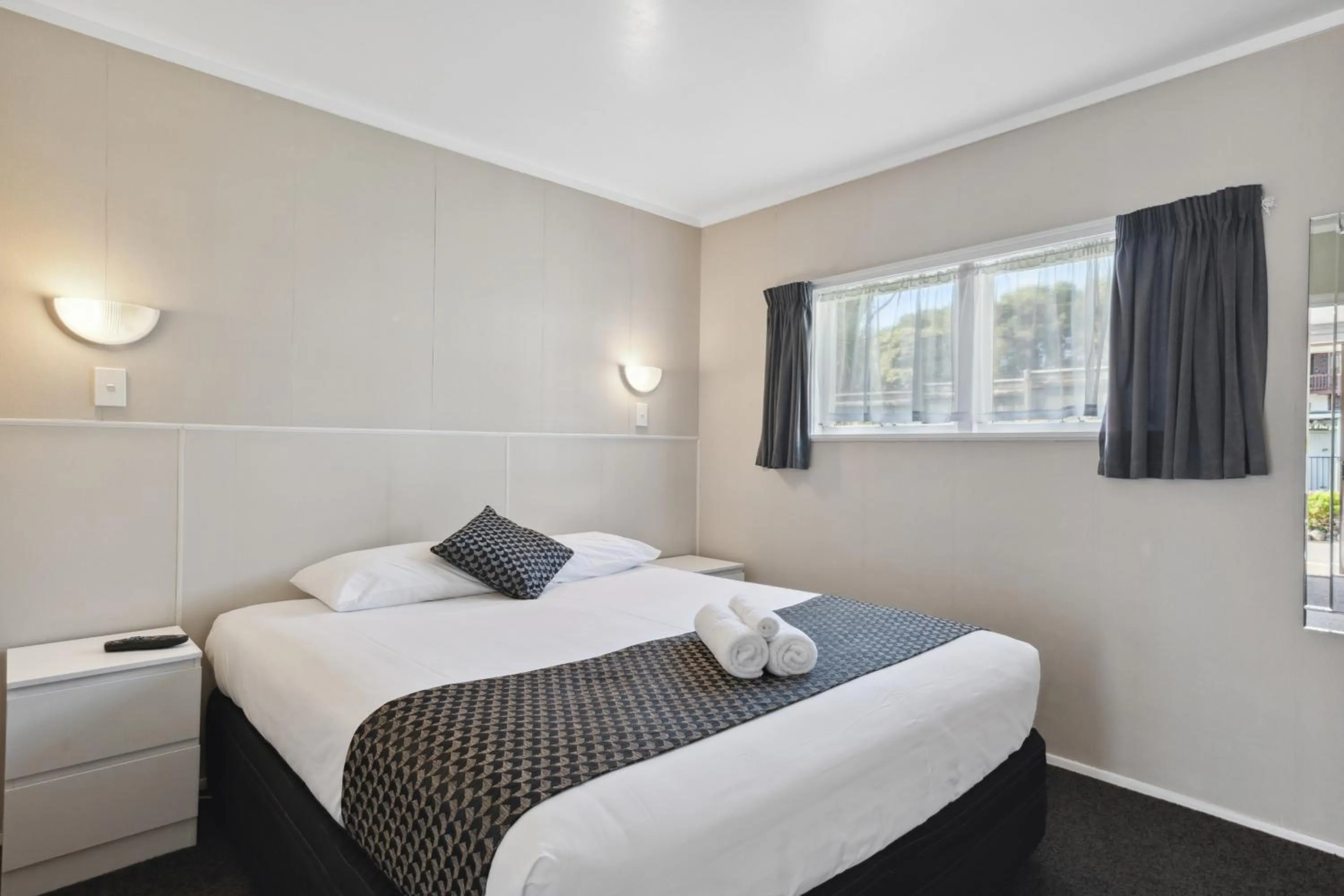 Bed in Flamingo Motel