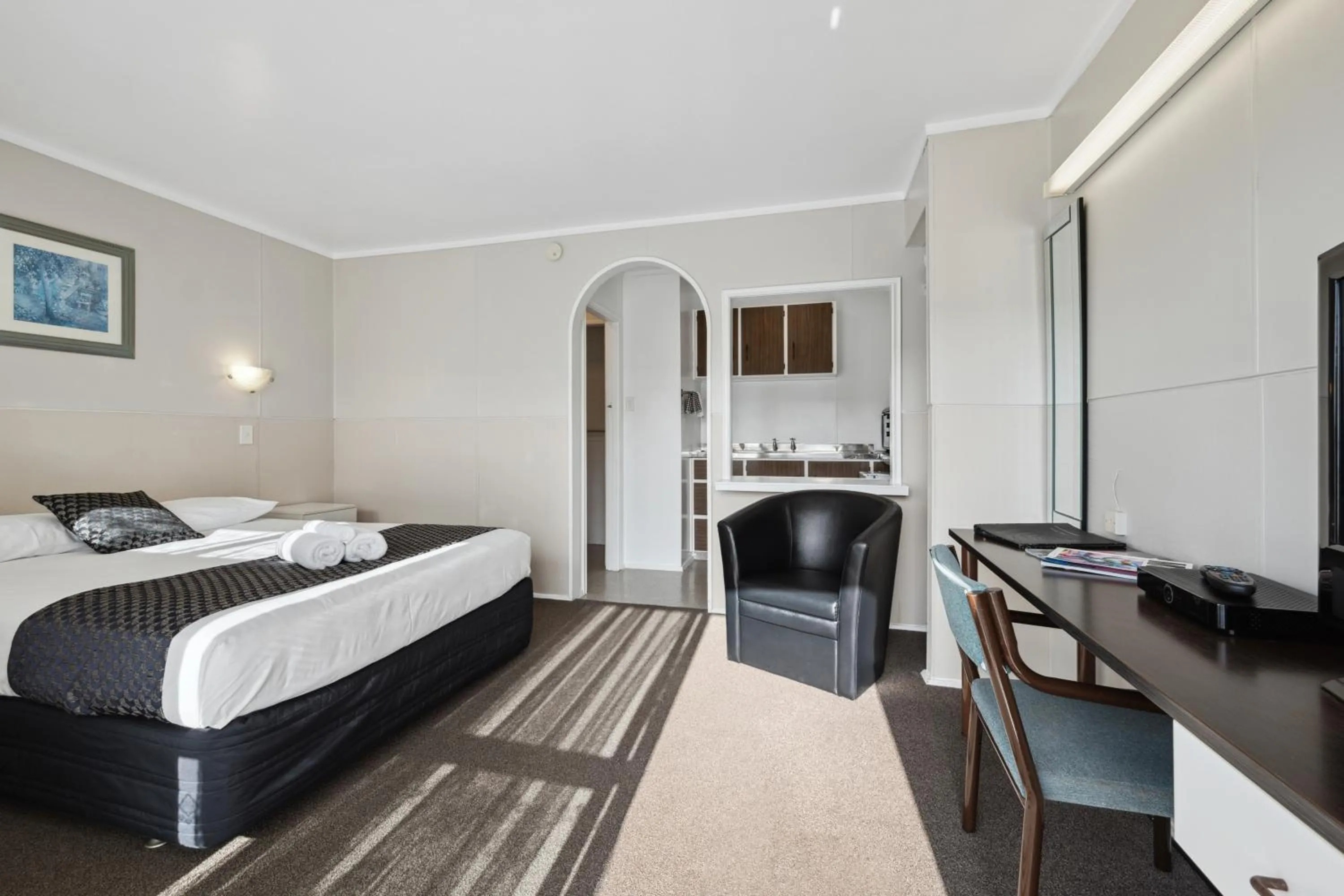 Bed in Flamingo Motel