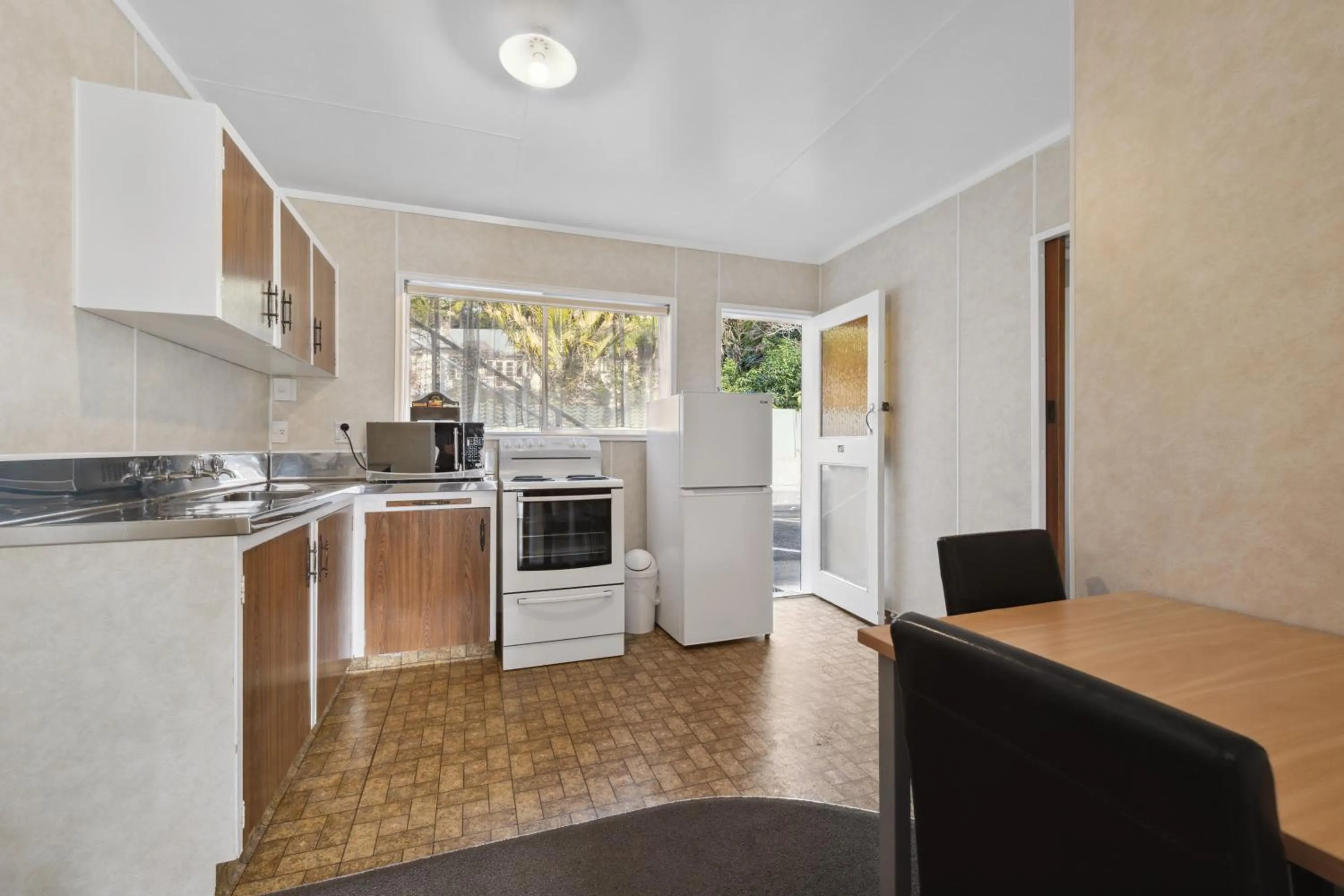 Dining area in Flamingo Motel