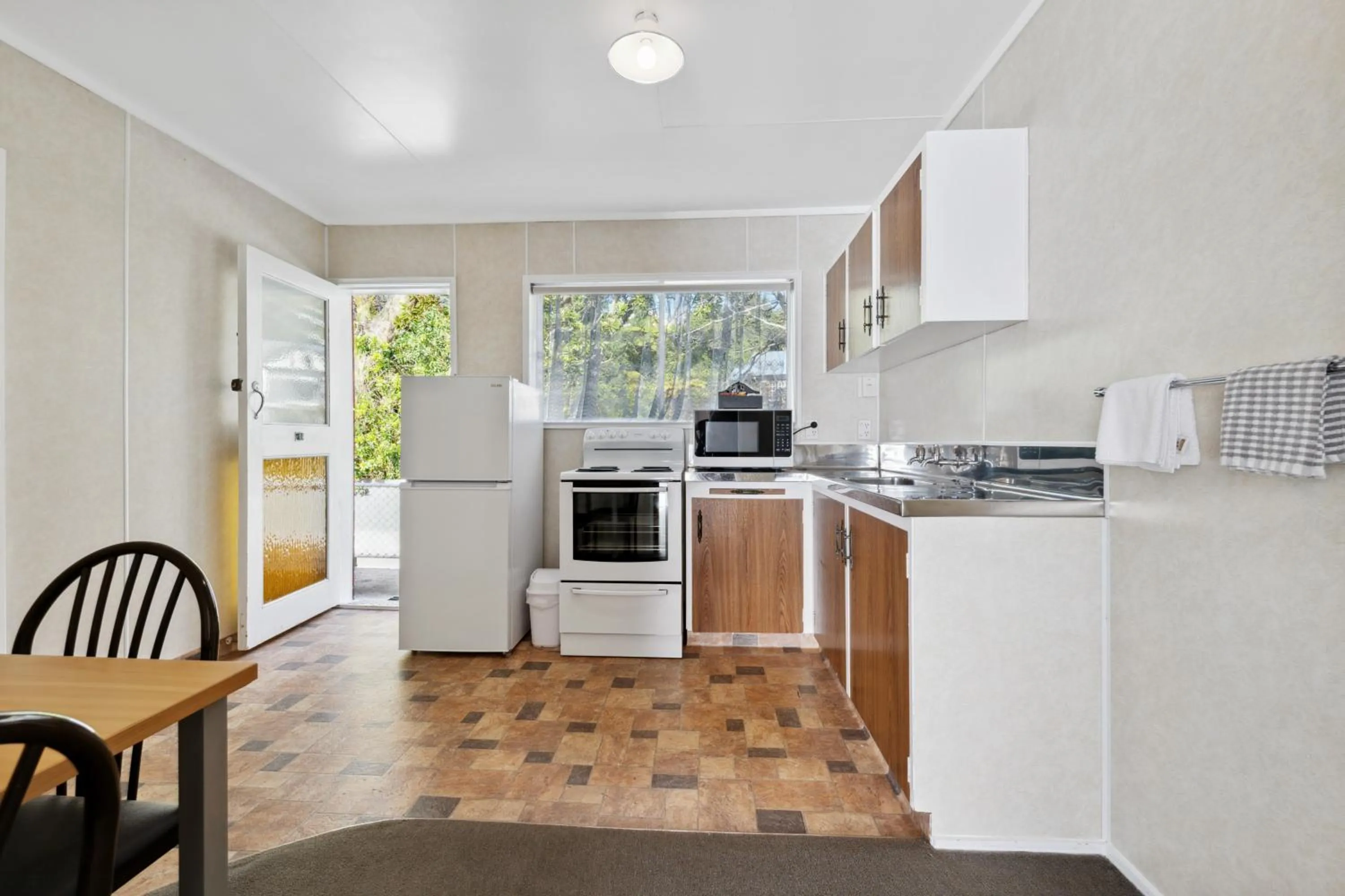 Dining area in Flamingo Motel