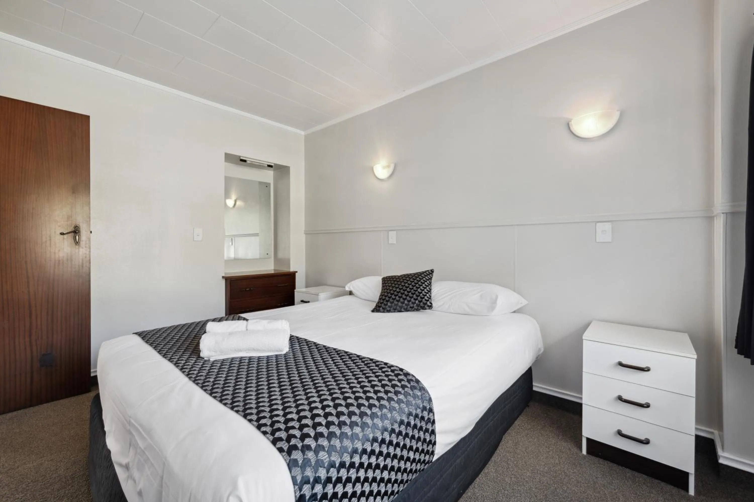 Bed in Flamingo Motel