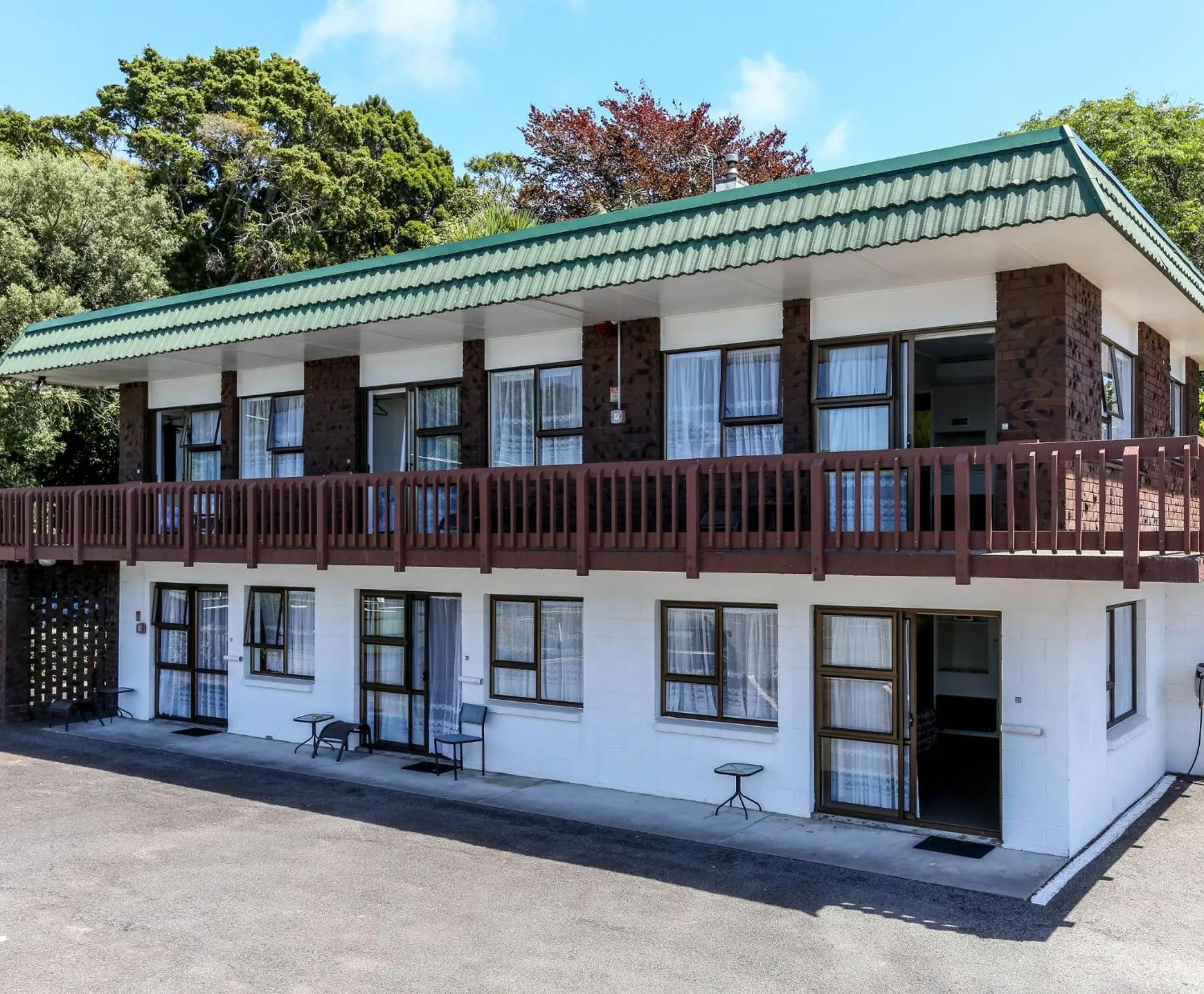 Property building in Flamingo Motel