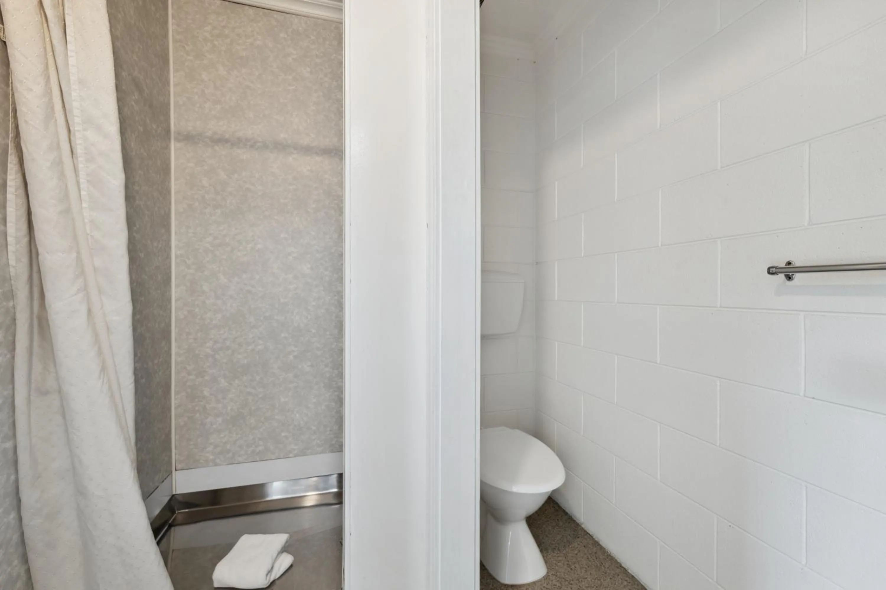 Shower in Flamingo Motel