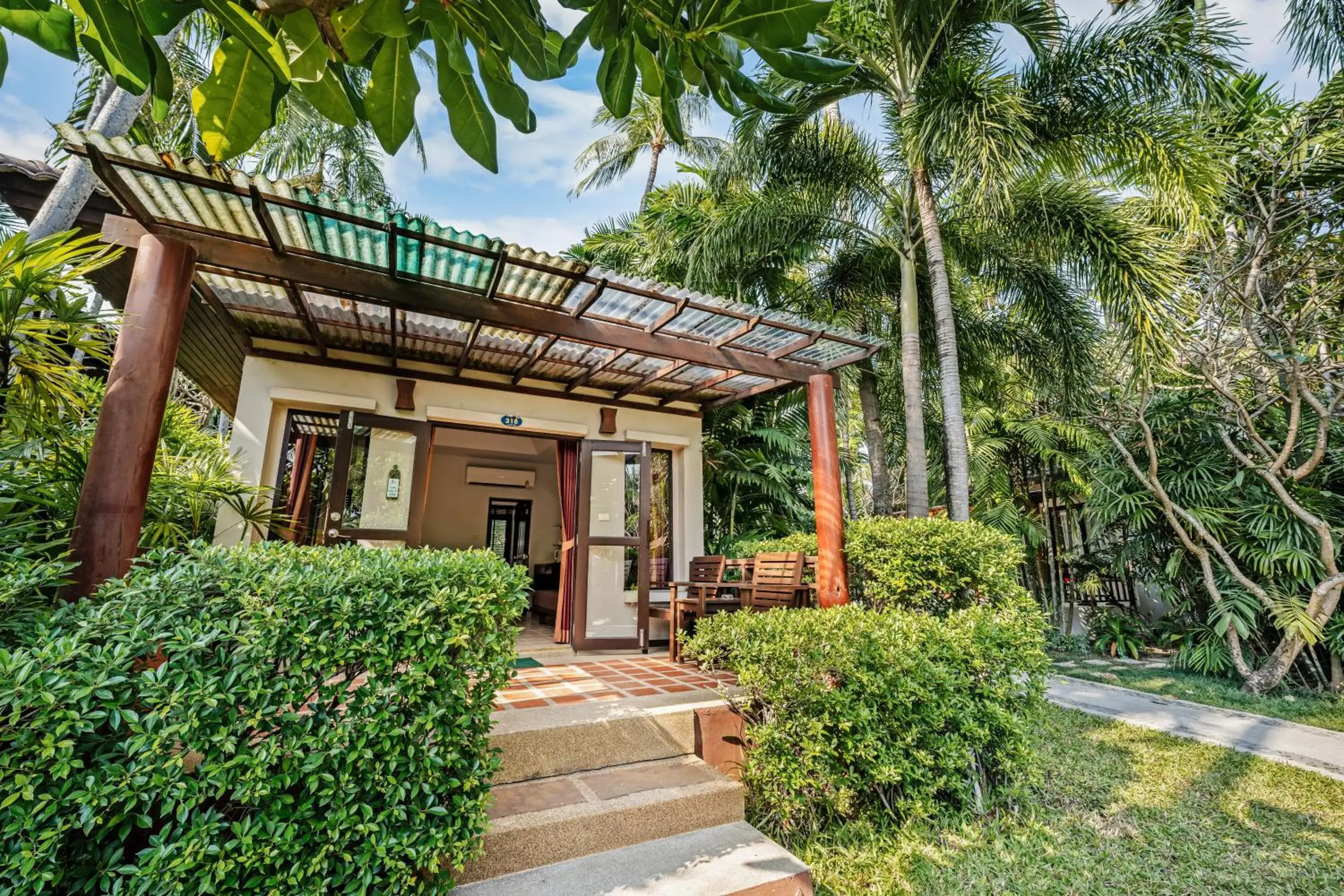 Property building in Baan Chaweng Beach Resort & Spa - SHA Extra Plus Property building in Baan Chaweng Beach Resort & Spa - SHA Extra Plus