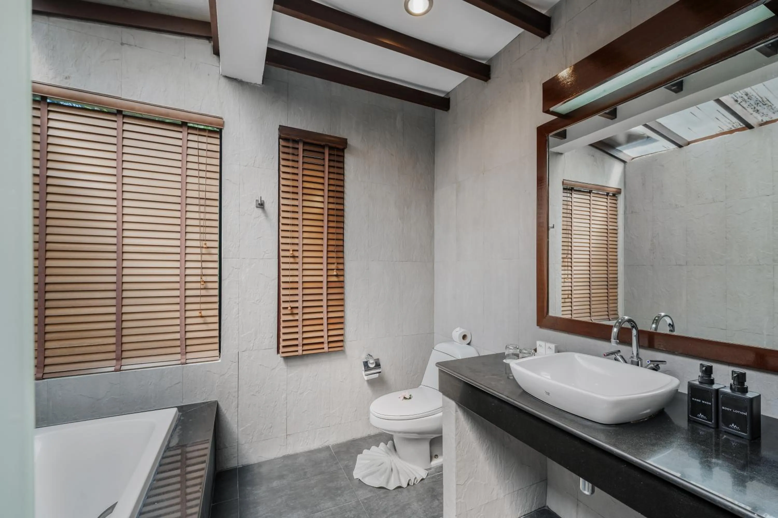 Toilet in Baan Chaweng Beach Resort & Spa - SHA Extra Plus