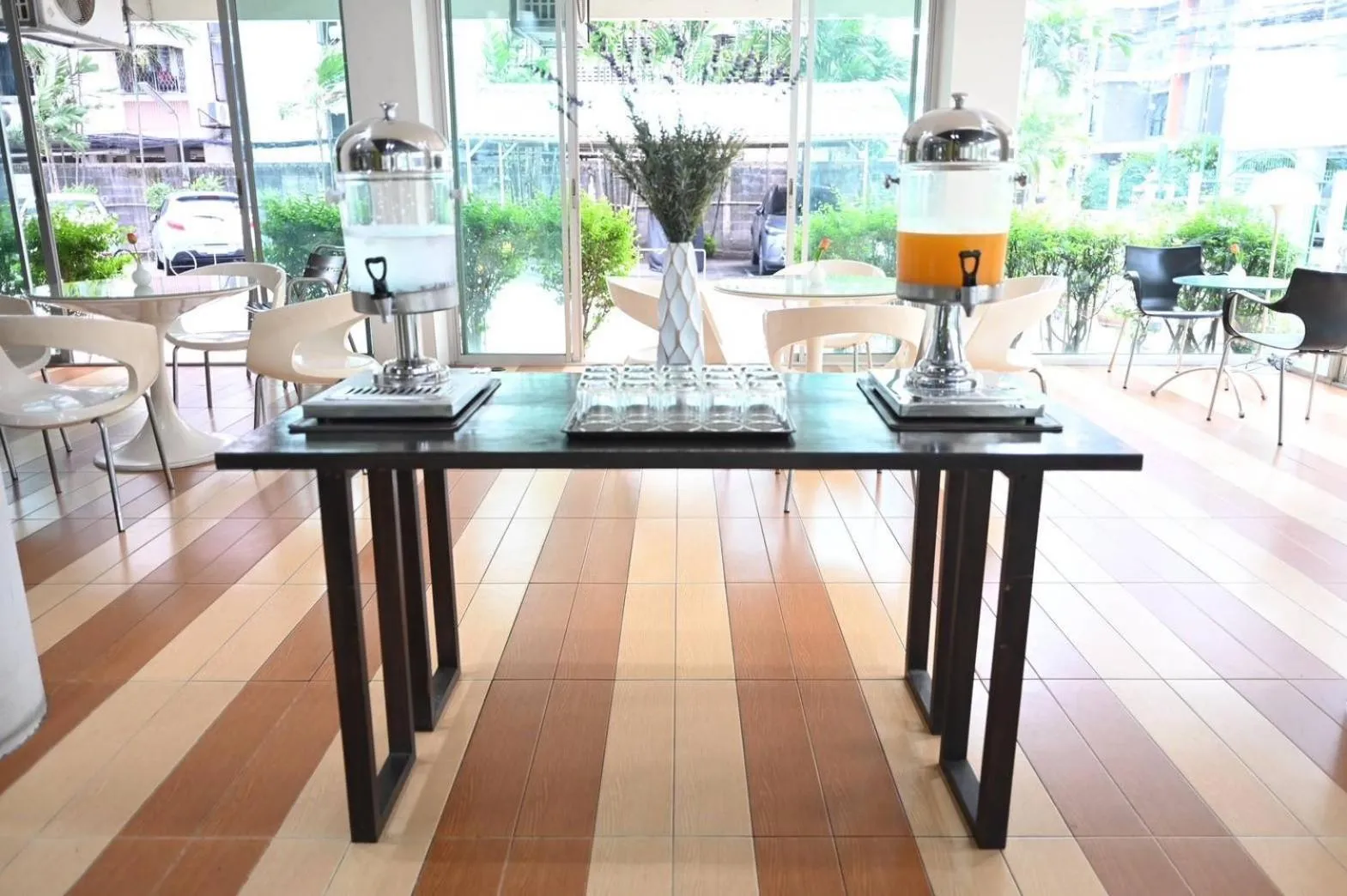 Restaurant/places to eat in Mansion Sarasinee @ Chatuchak