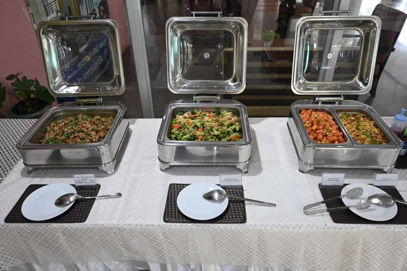 Restaurant/places to eat in Mansion Sarasinee @ Chatuchak