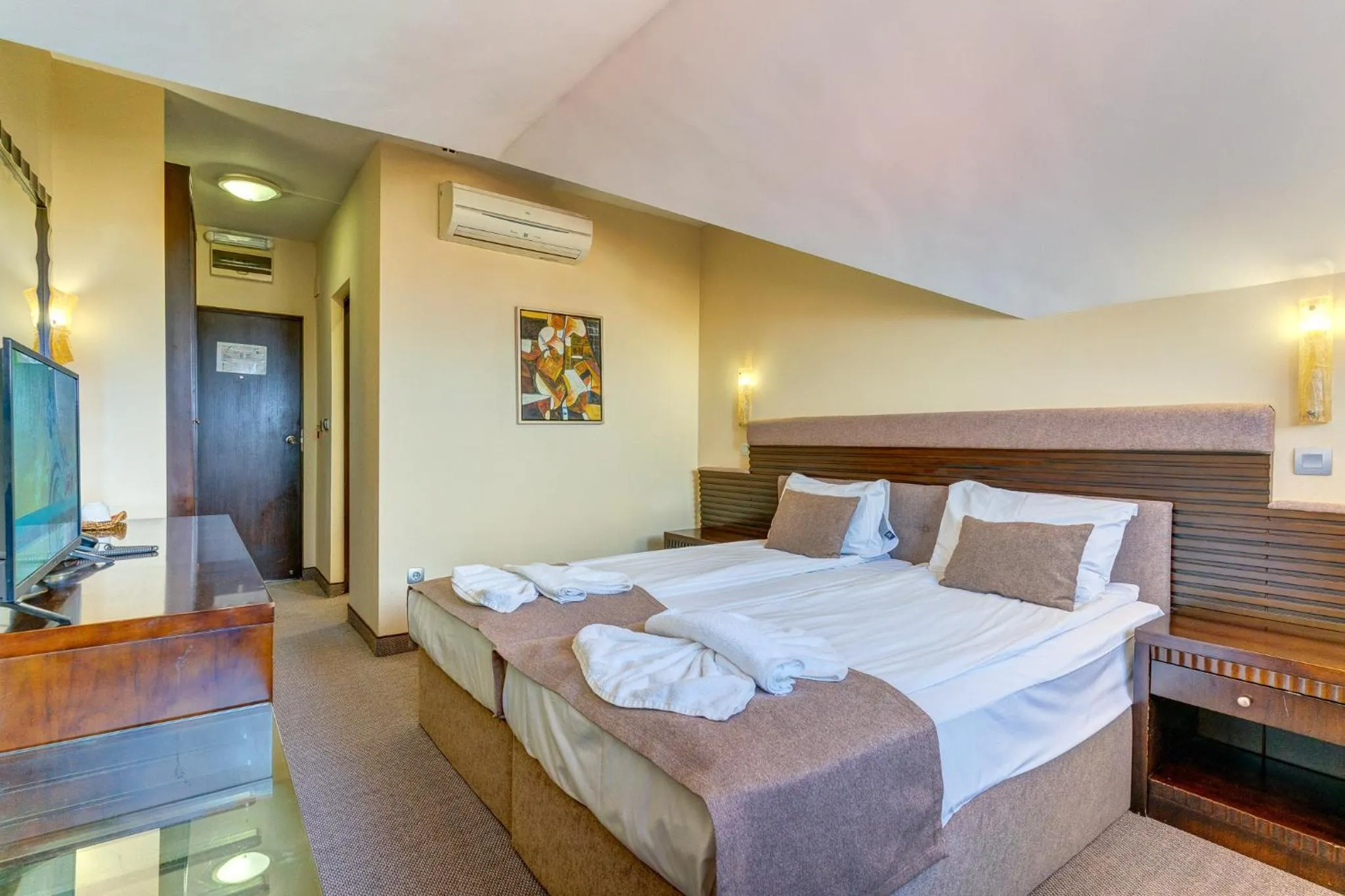 Bedroom, Bed in Hotel Bansko SPA & Holidays - Free Parking