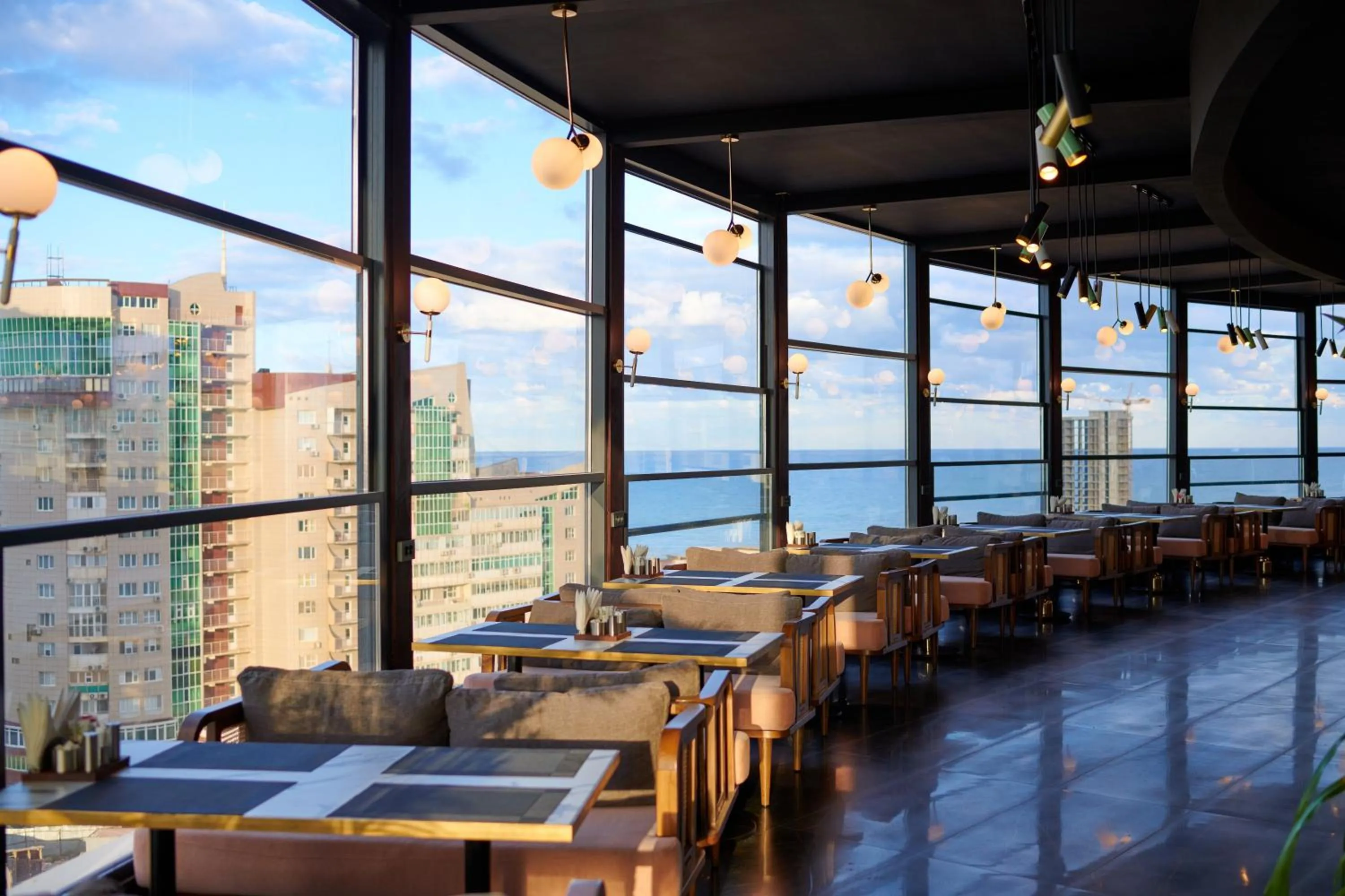 Restaurant/places to eat in Grand Hotel Victory