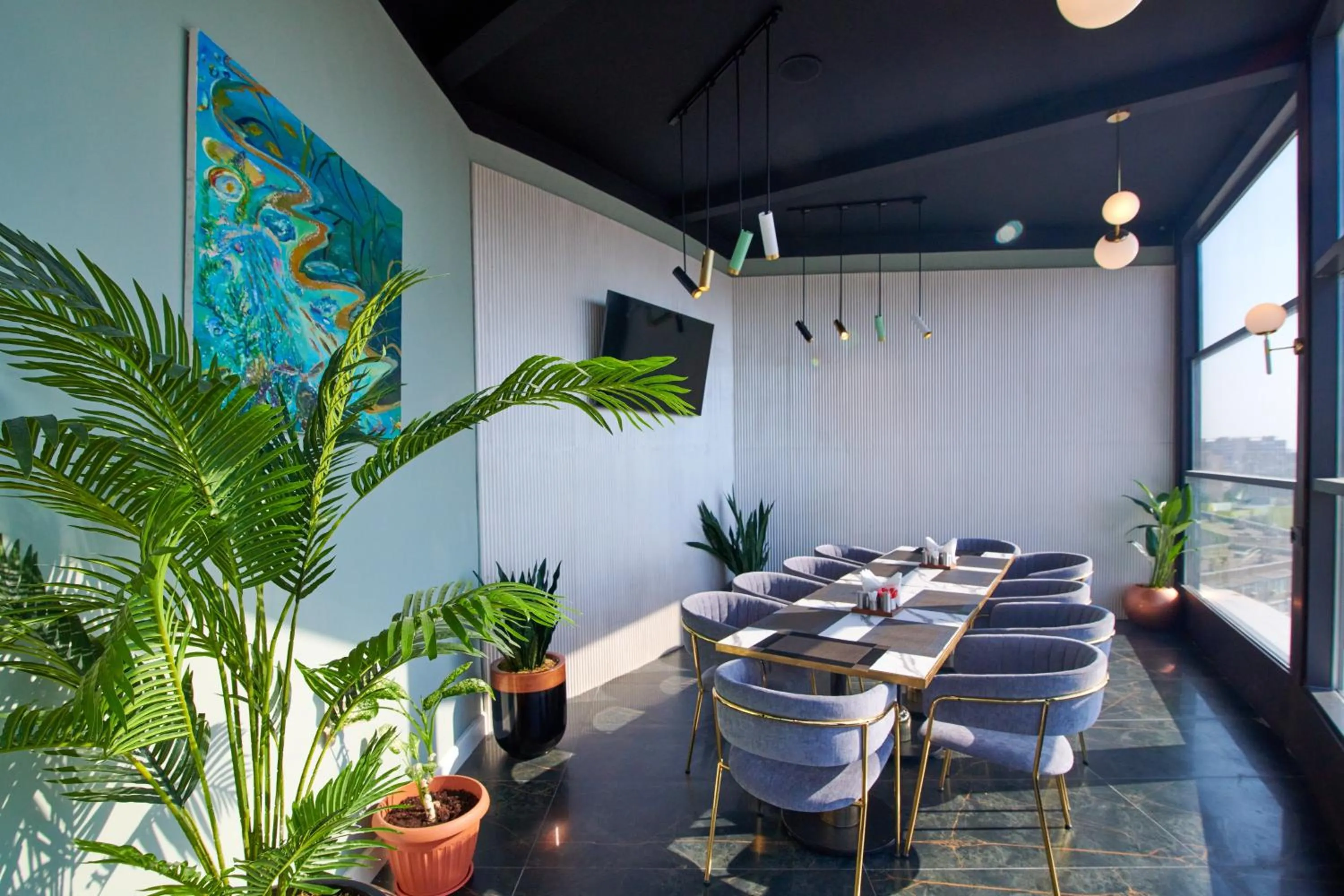 Restaurant/places to eat in Grand Hotel Victory