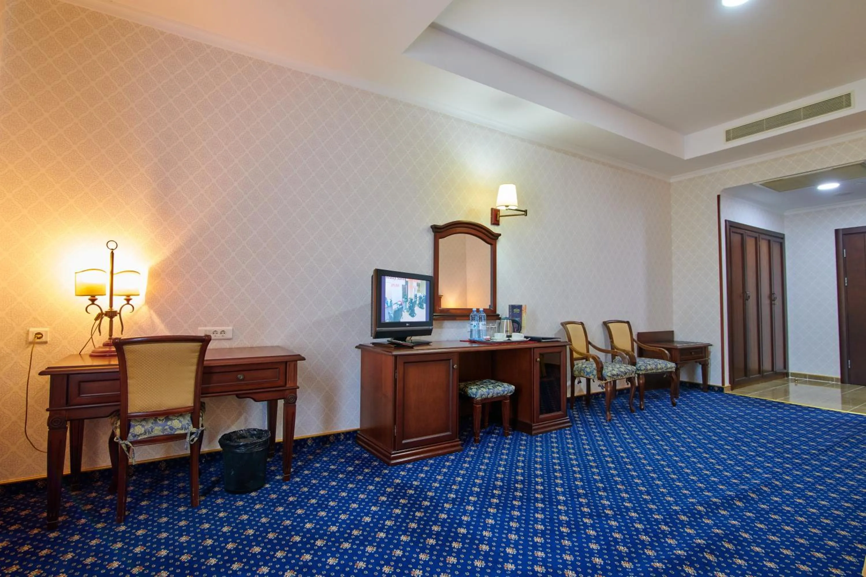 TV and multimedia in Grand Hotel Victory