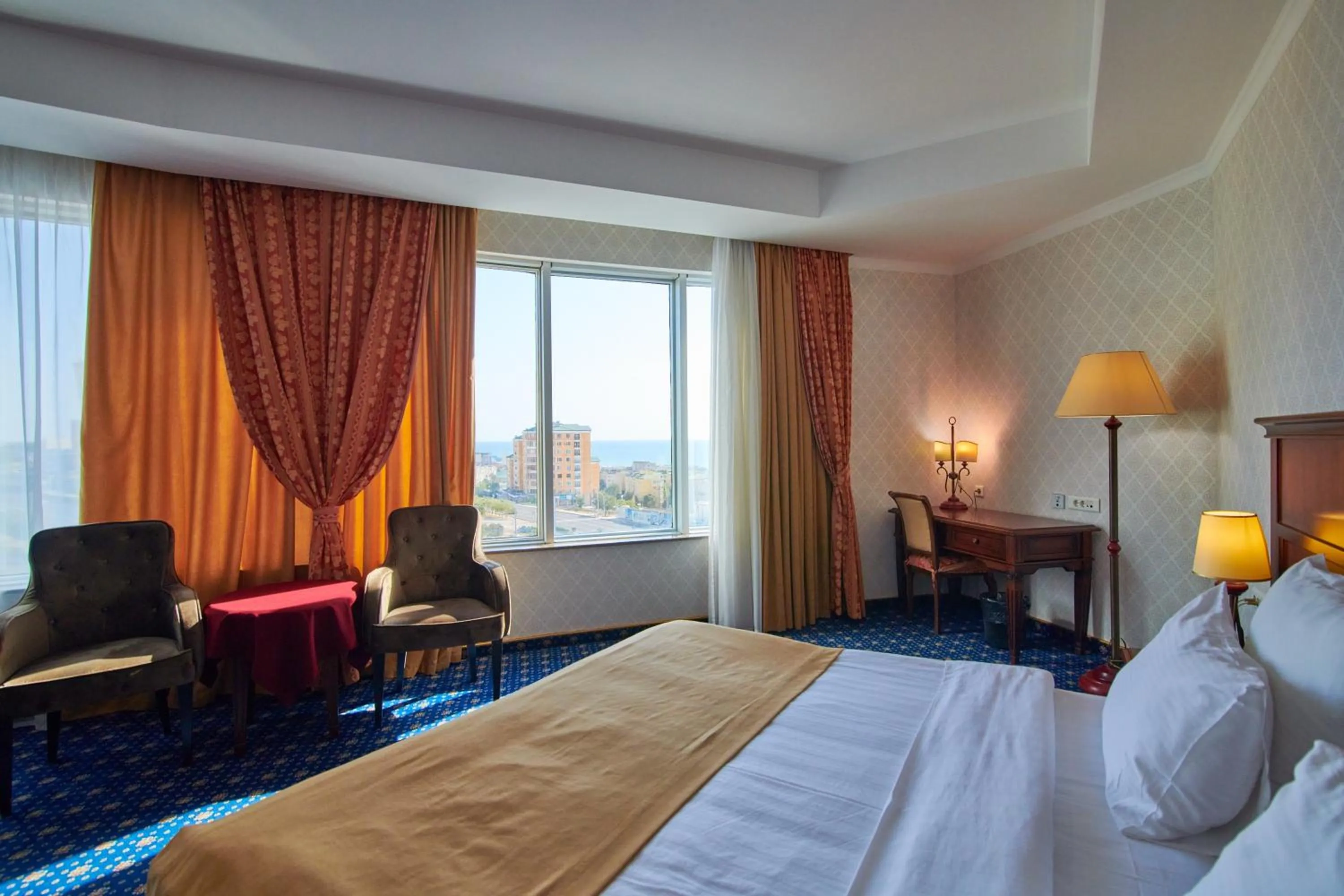 Sea view, Bed in Grand Hotel Victory