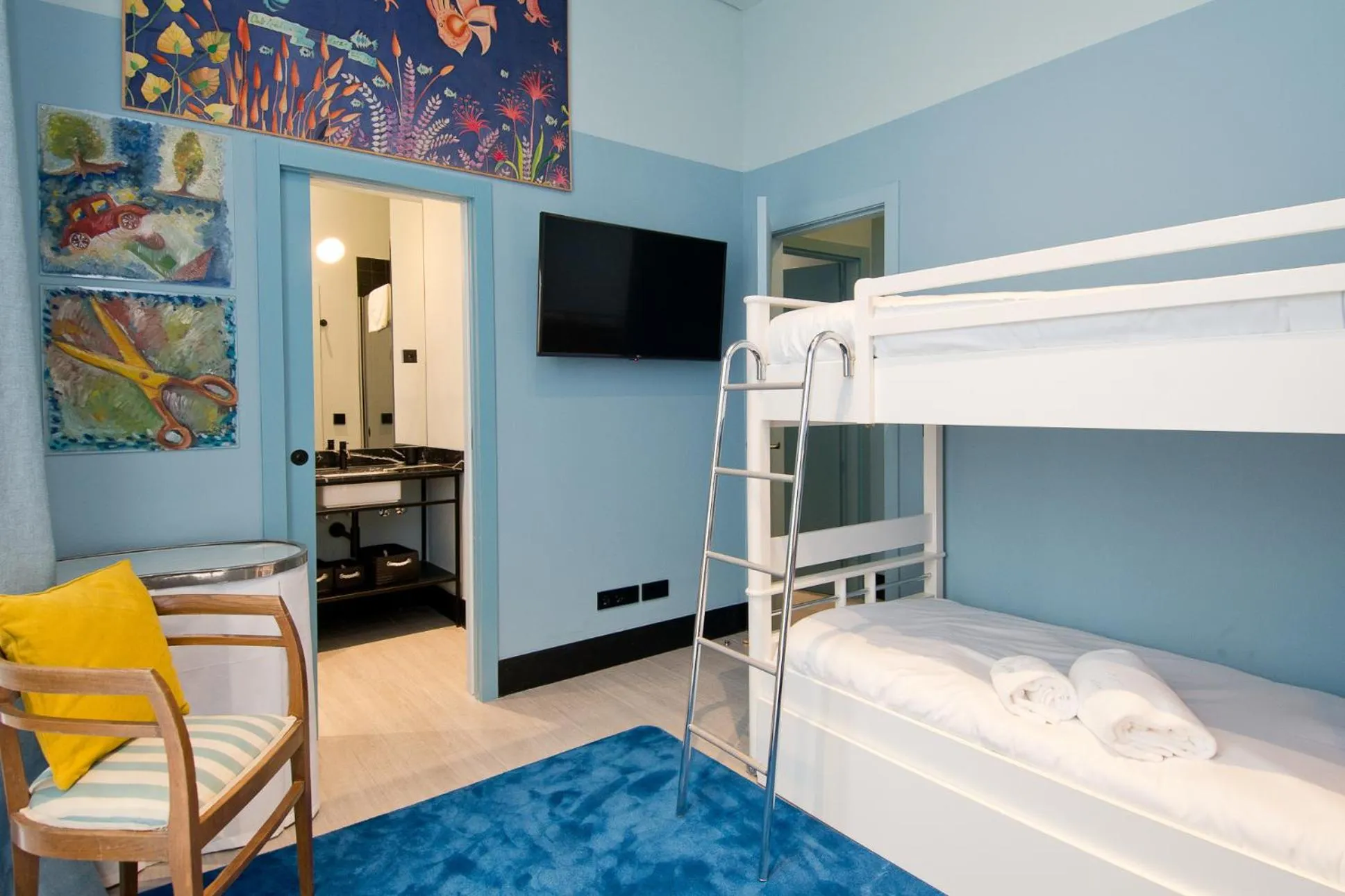 Bathroom, Bed in Amor de Dios 17 Boutique Apartments