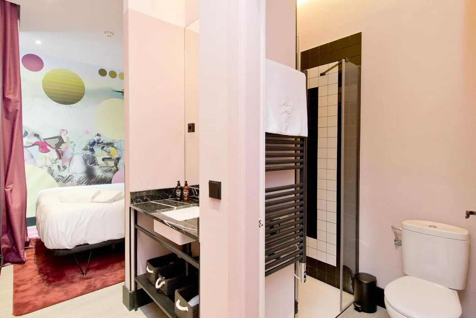 Shower in Amor de Dios 17 Boutique Apartments