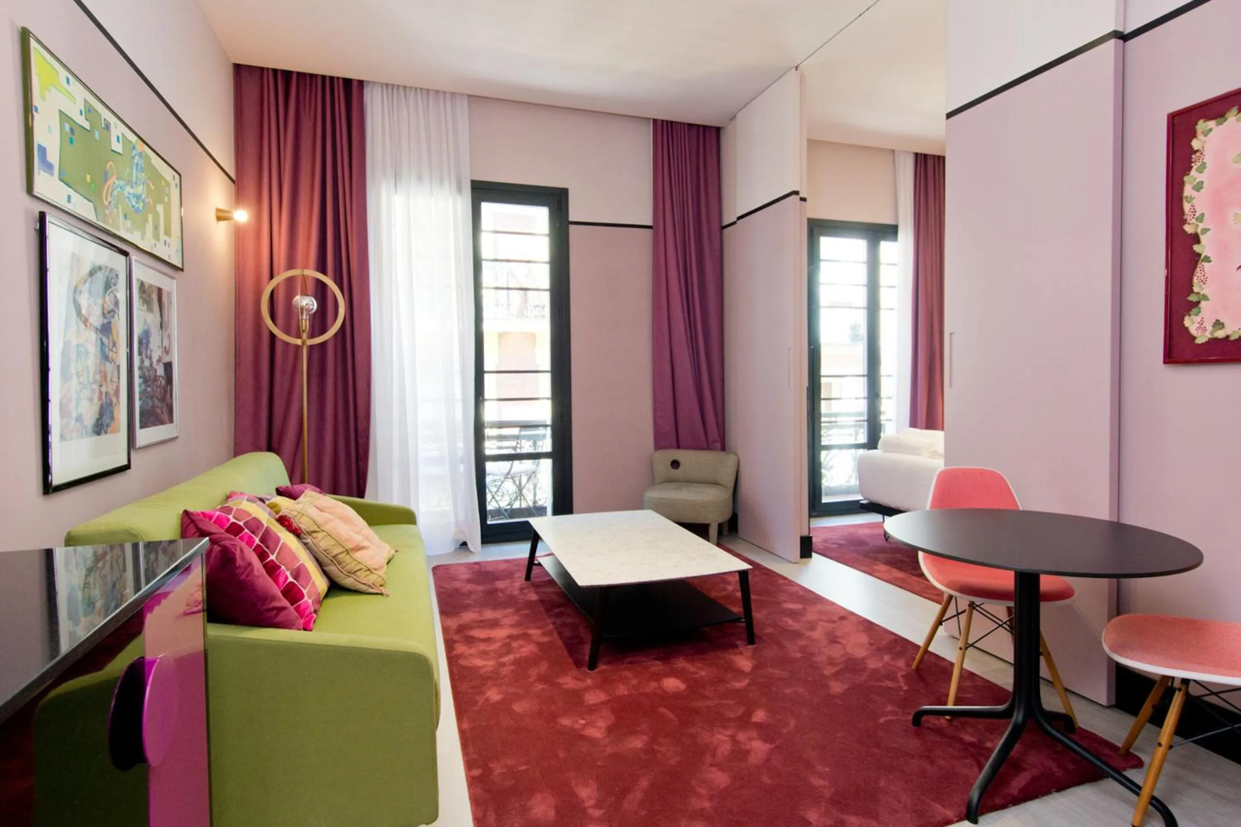 Communal lounge/ TV room in Amor de Dios 17 Boutique Apartments