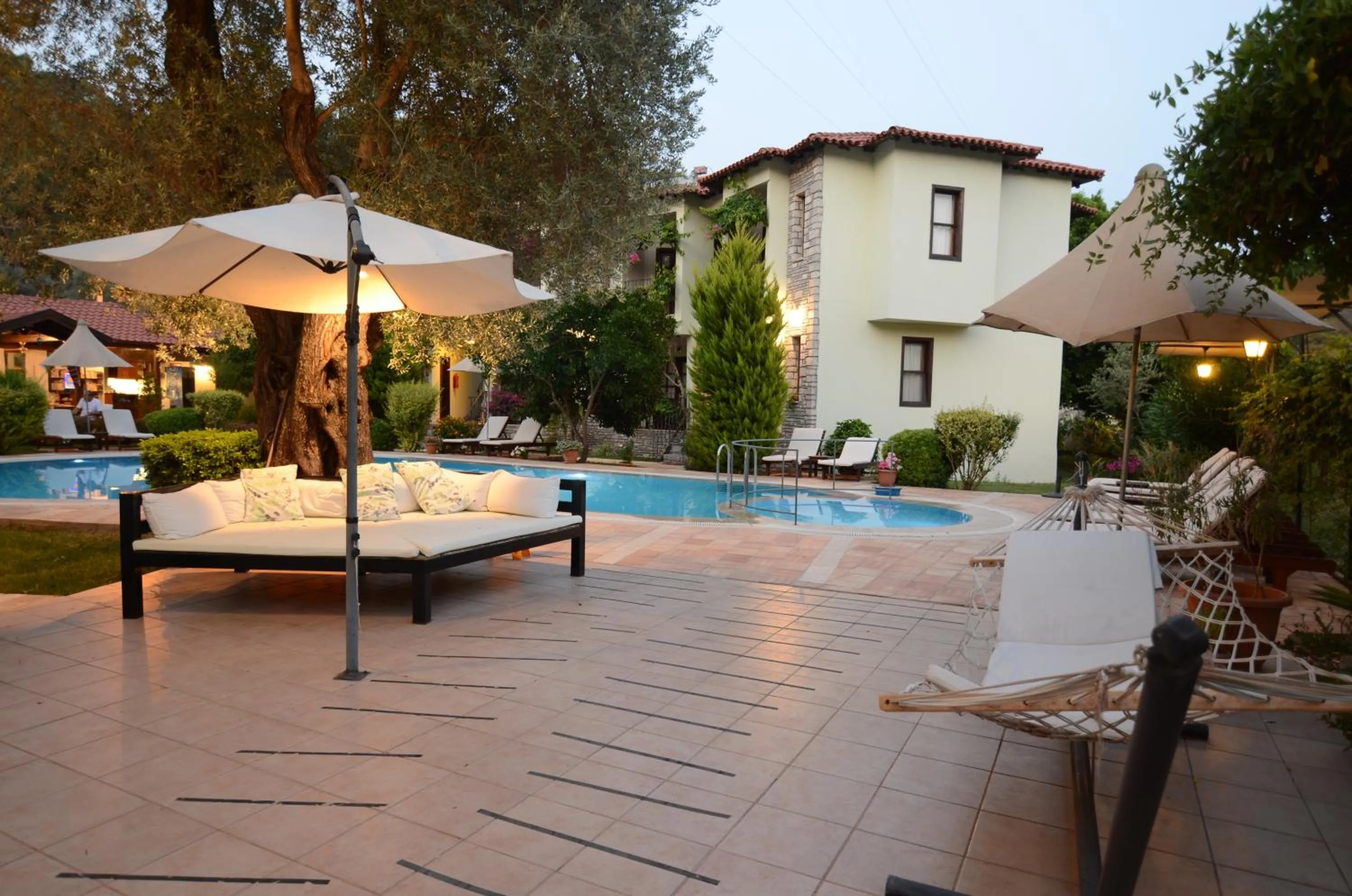 Swimming pool in Olive Garden Apart Hotel