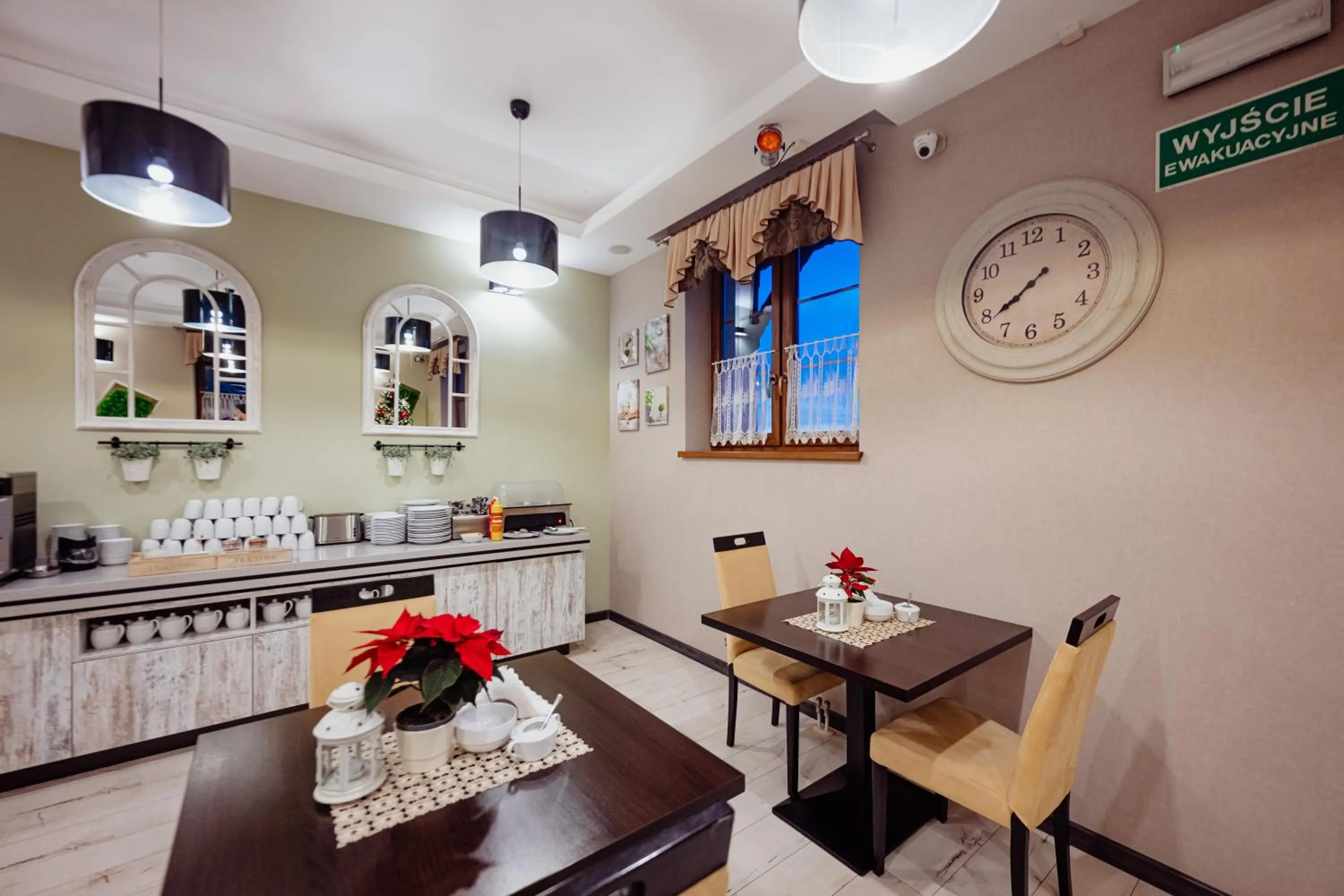 Dining area in WILLA PETRUS - CENTRUM BALKONY WINDA ŚNIADANIA RELAKS I WYGODa