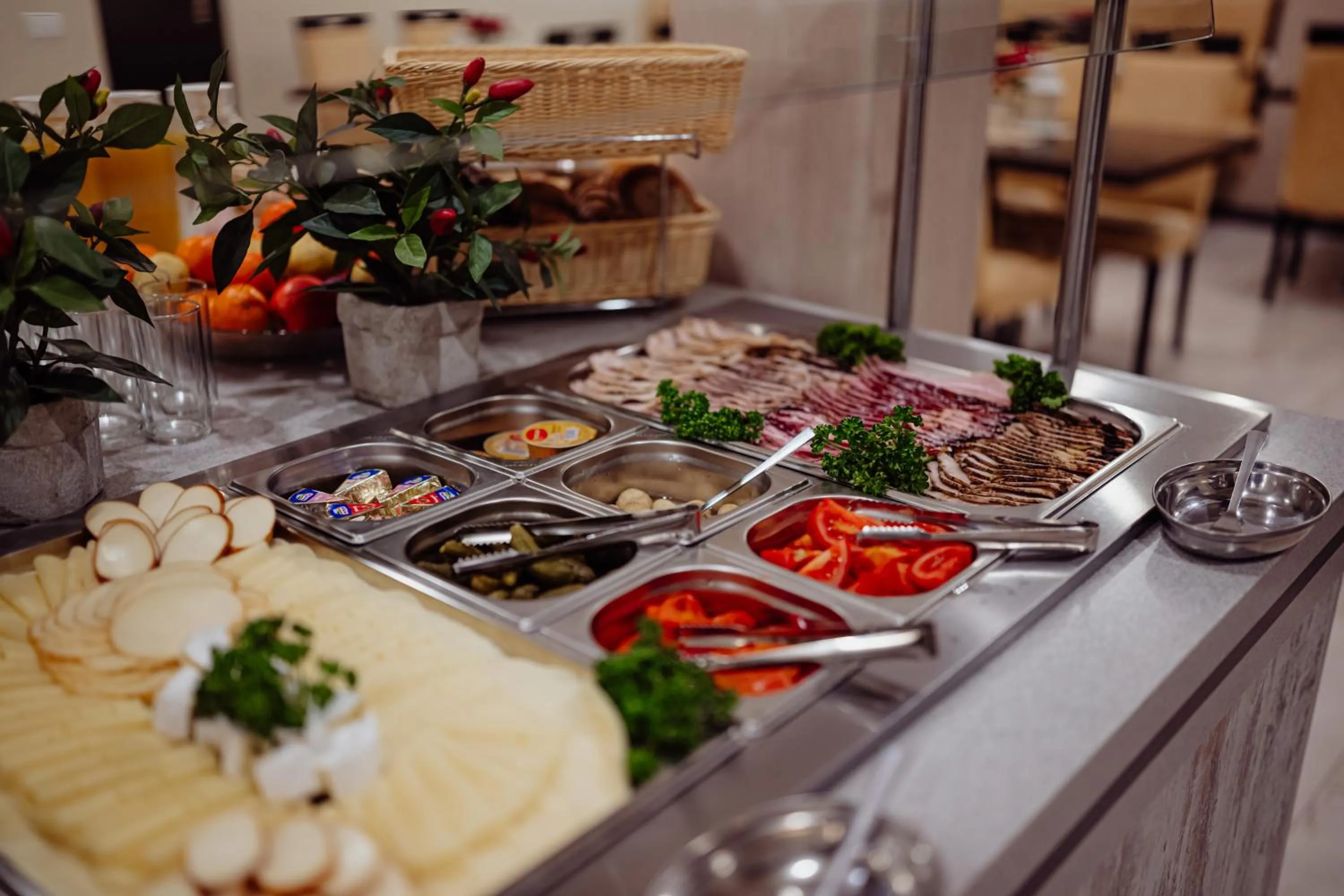 Food and drinks in WILLA PETRUS - CENTRUM BALKONY WINDA ŚNIADANIA RELAKS I WYGODa