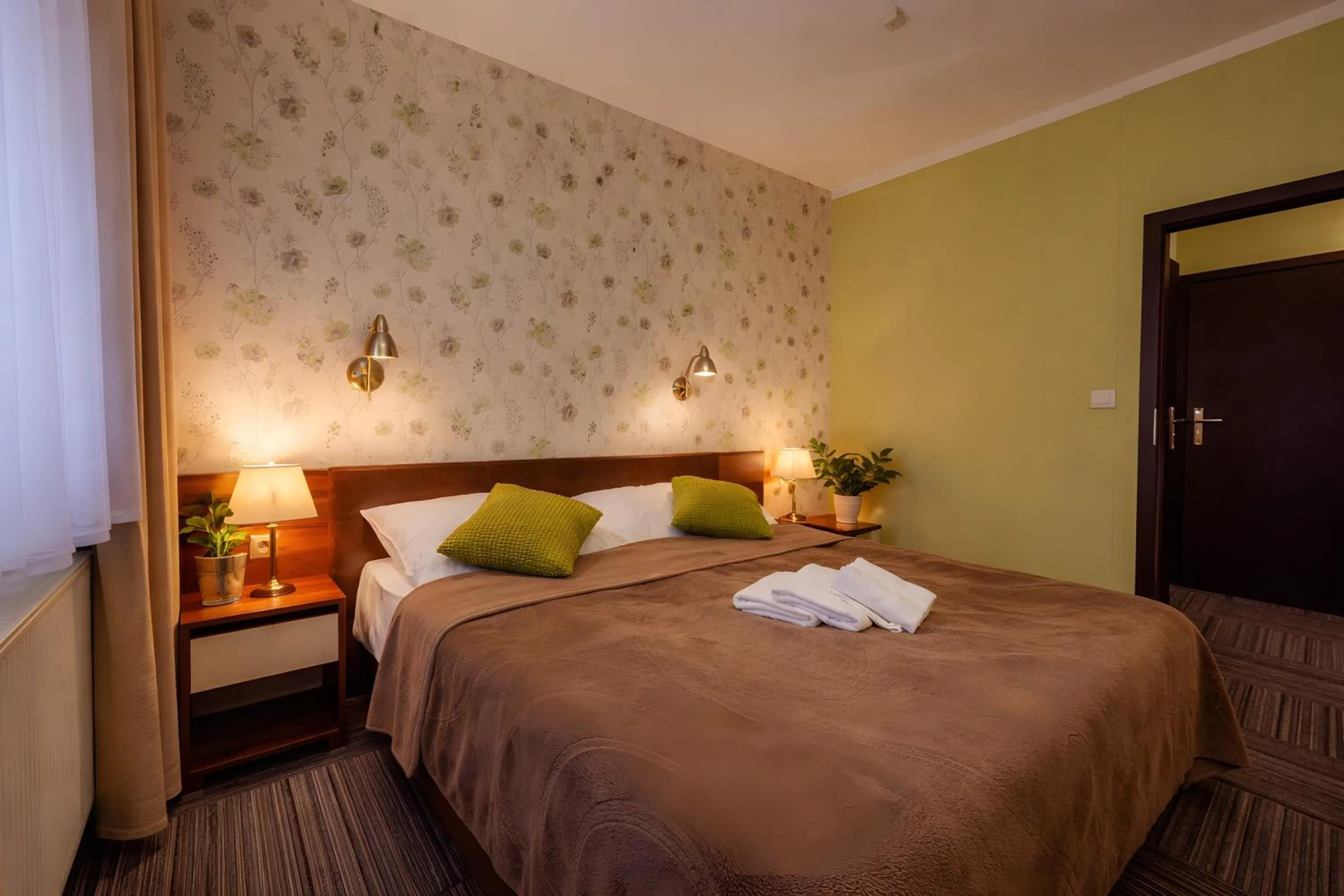 Bed in WILLA PETRUS - CENTRUM BALKONY WINDA ŚNIADANIA RELAKS I WYGODa