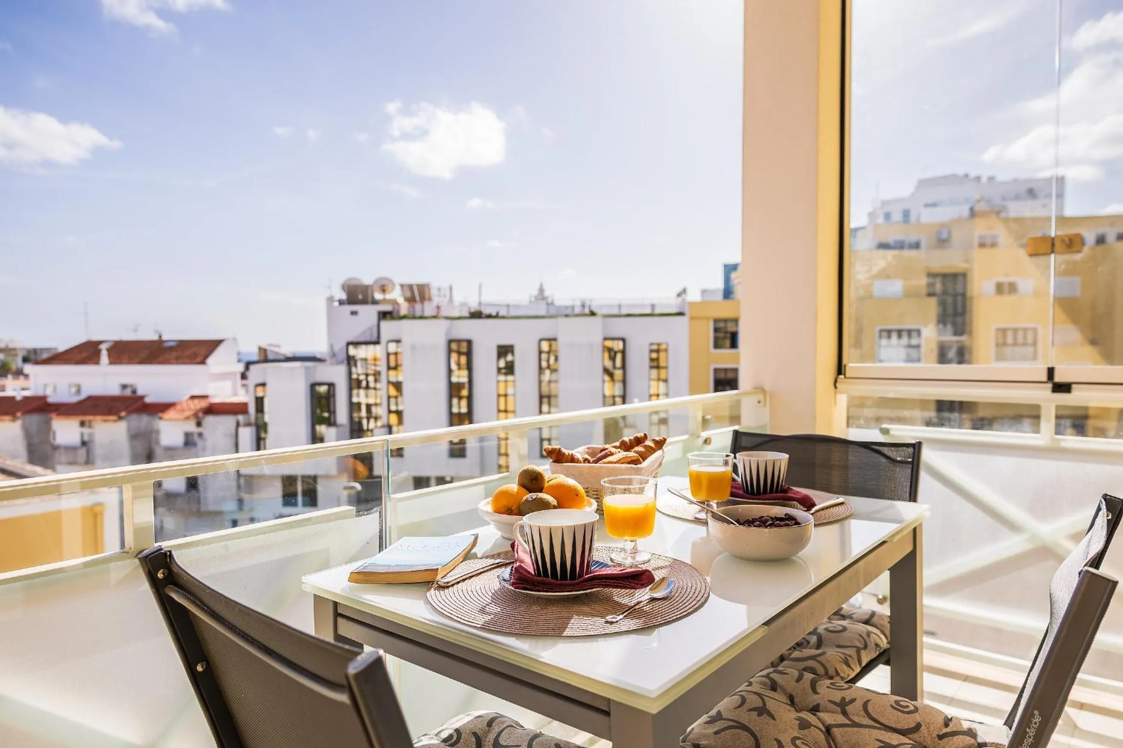 Garden Hill Relax & Old Town by OCvillas