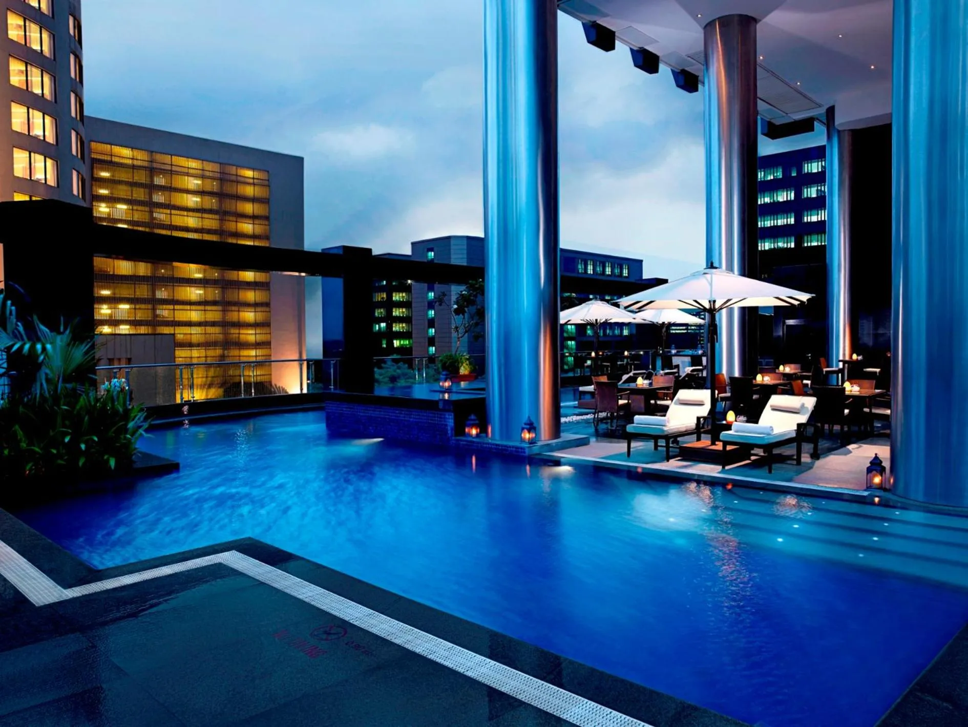 Swimming pool in Sofitel Mumbai BKC