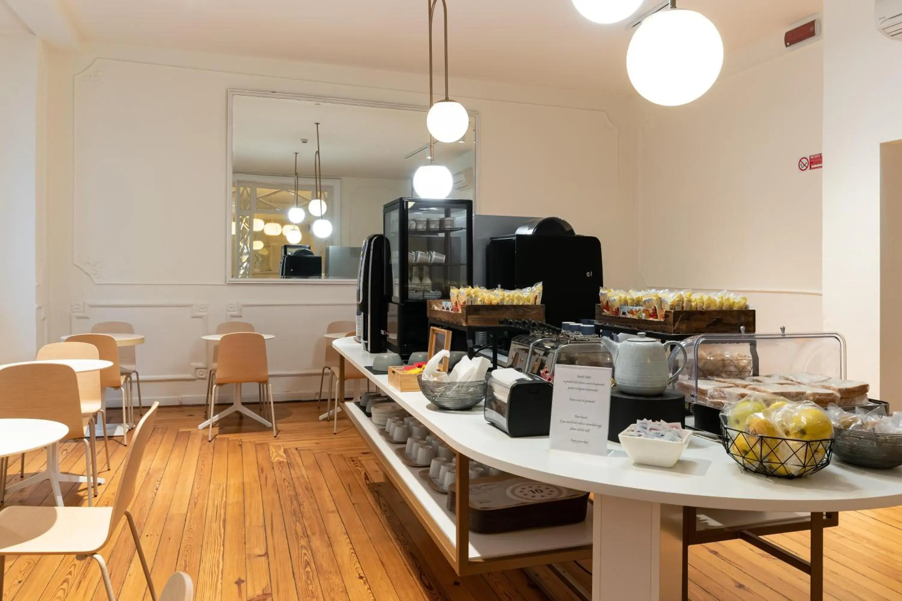 Restaurant/places to eat in B&B Hotel Genova Principe Restaurant/places to eat in B&B Hotel Genova Principe