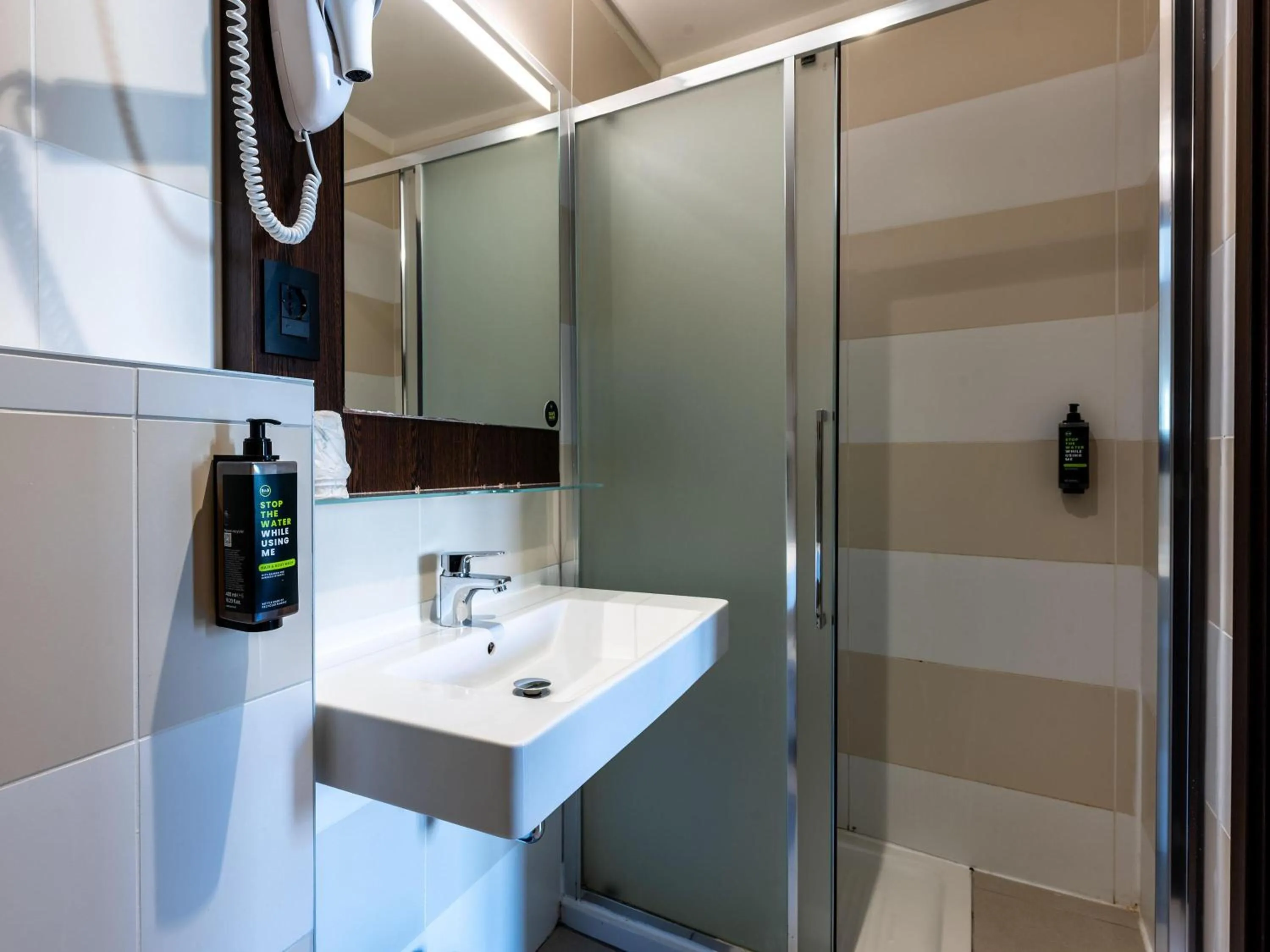 Photo of the whole room in B&B Hotel Genova Principe