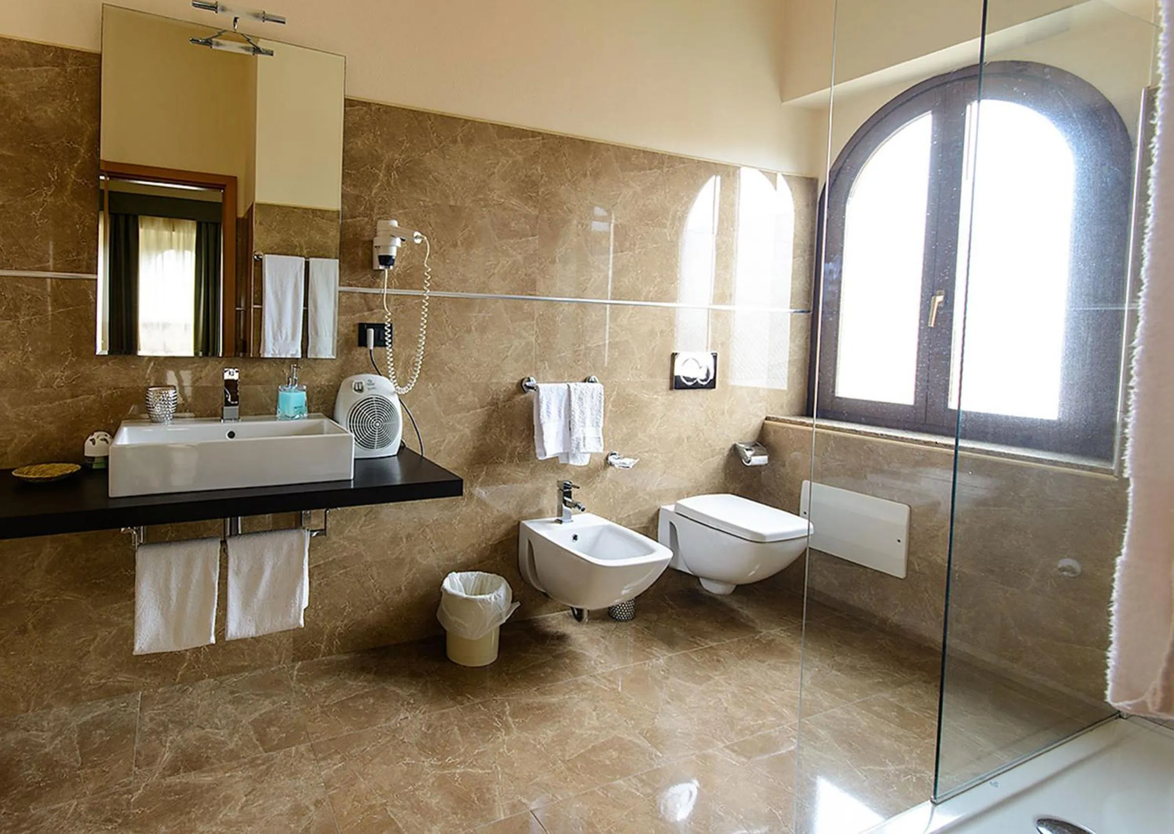 Bathroom in Hotel Del Corso