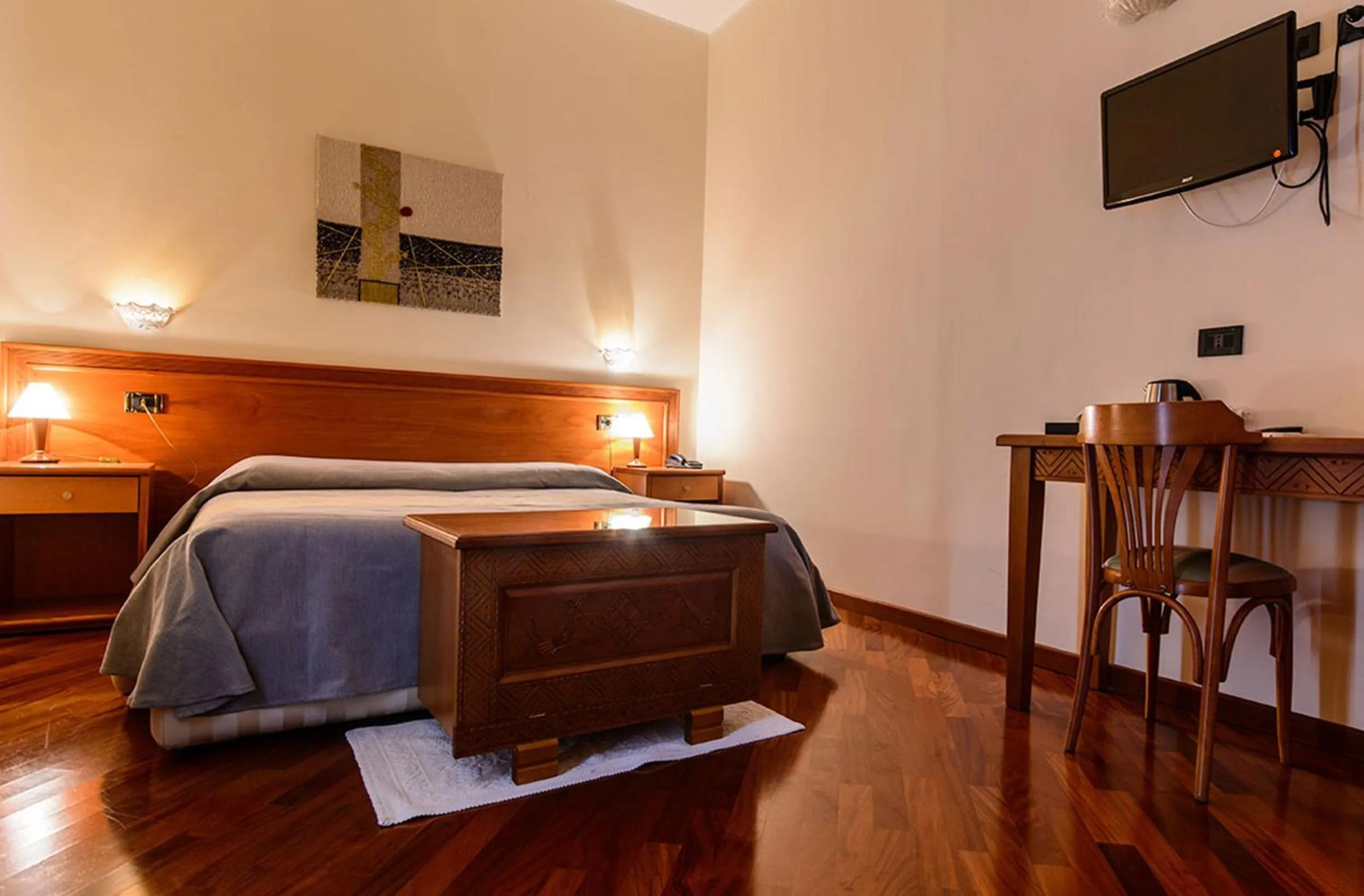 Photo of the whole room in Hotel Del Corso