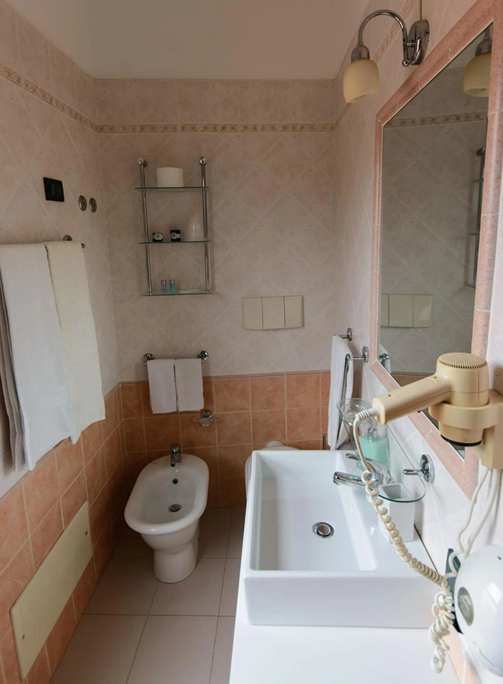 Bathroom in Hotel Del Corso